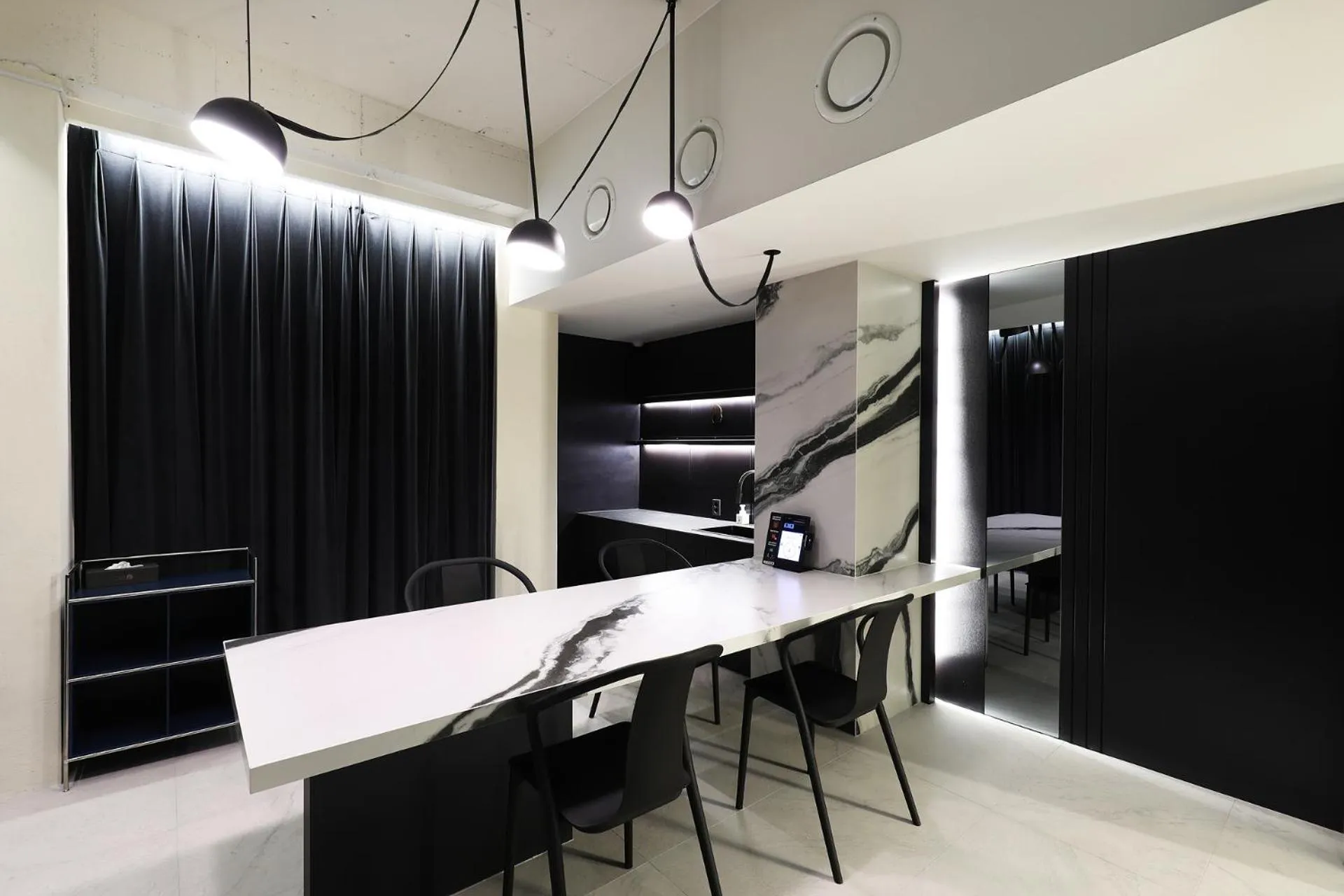 Kitchen or kitchenette in Seoul Inn Hotel by The Designers