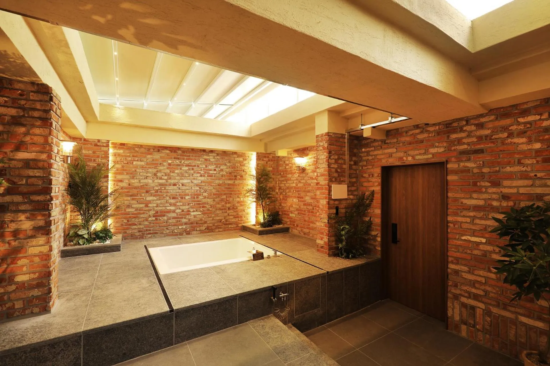 Photo of the whole room in Seoul Inn Hotel by The Designers