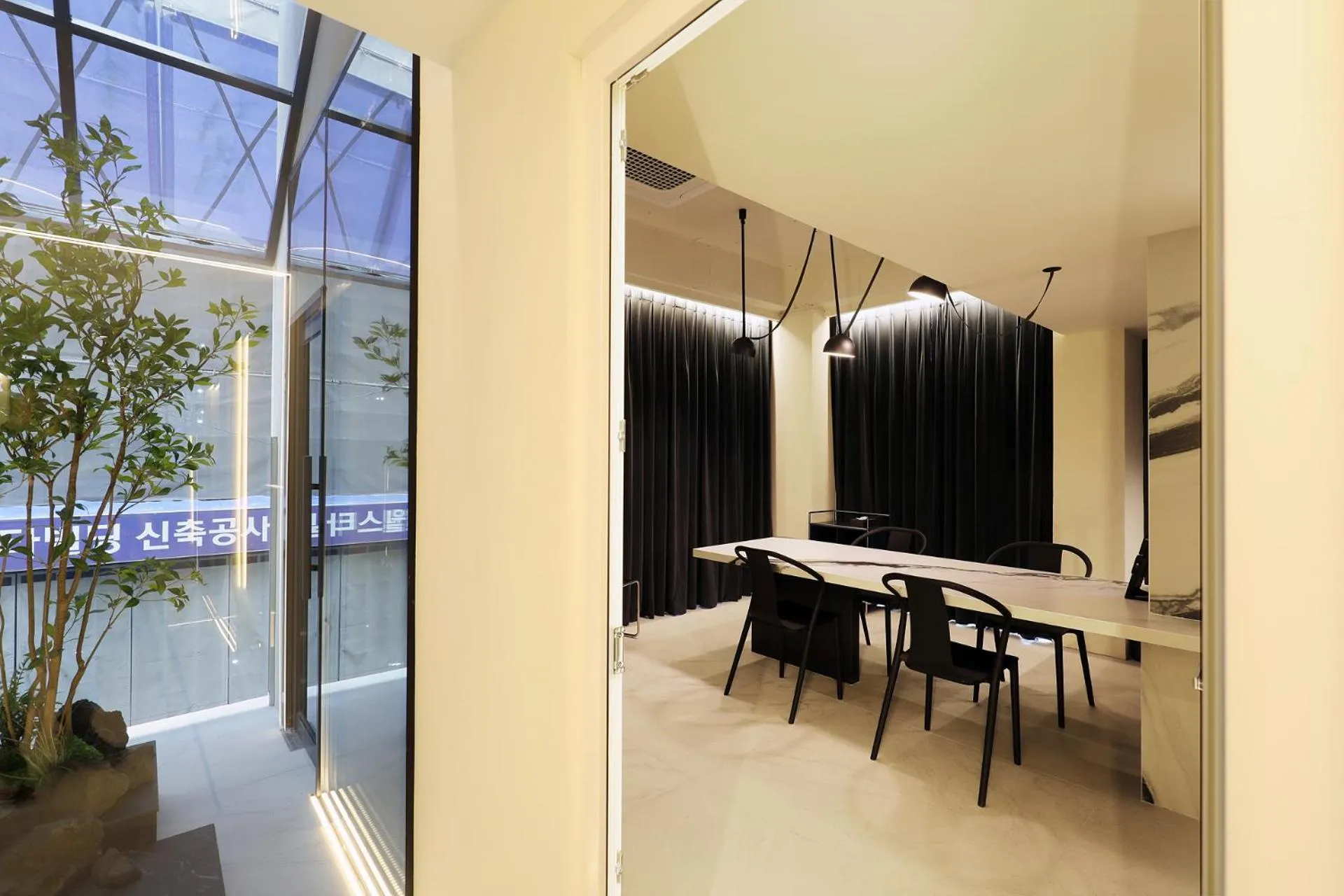 Seating area in Seoul Inn Hotel by The Designers