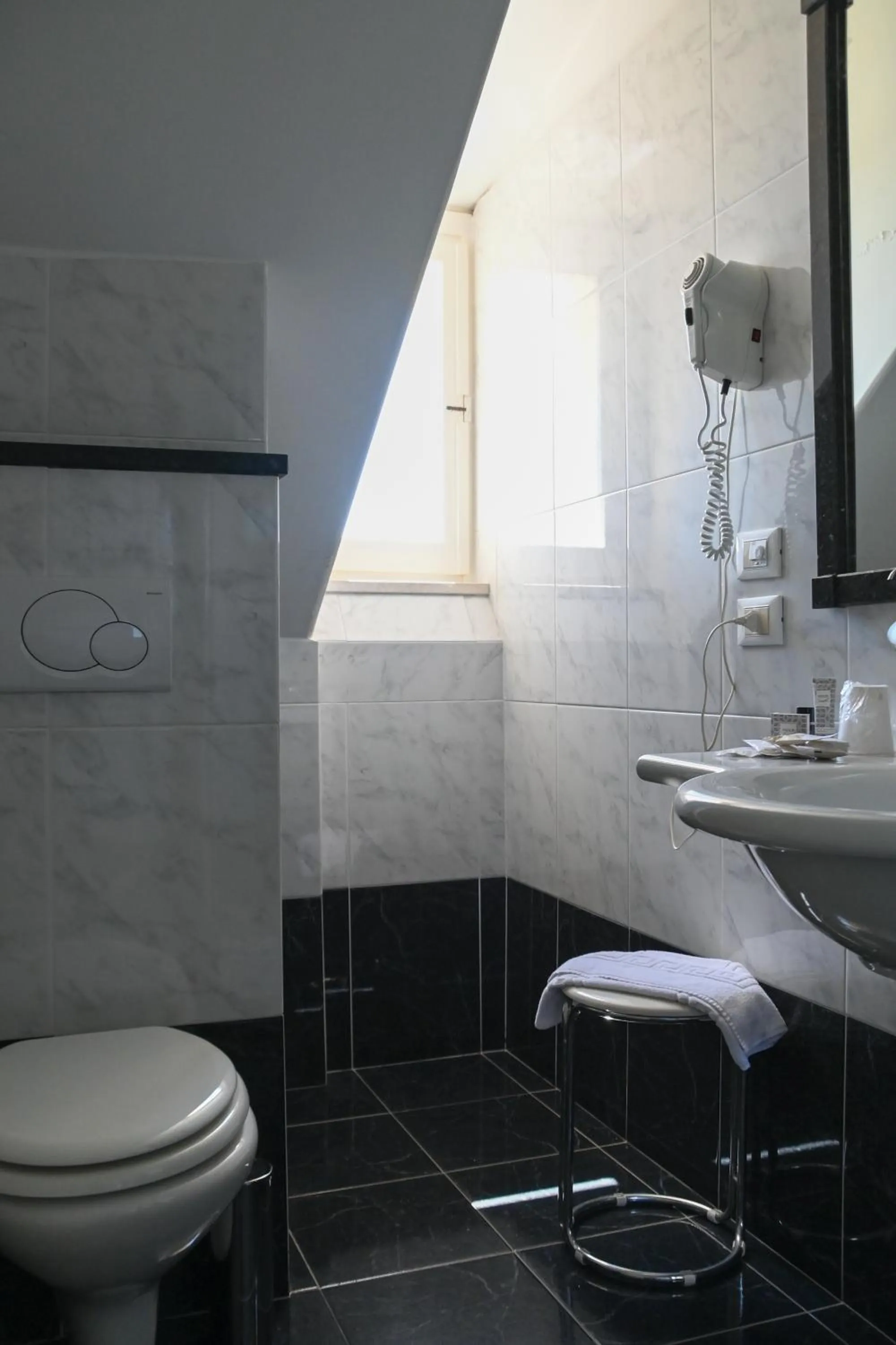 Toilet in Villa Imperiale Hotel