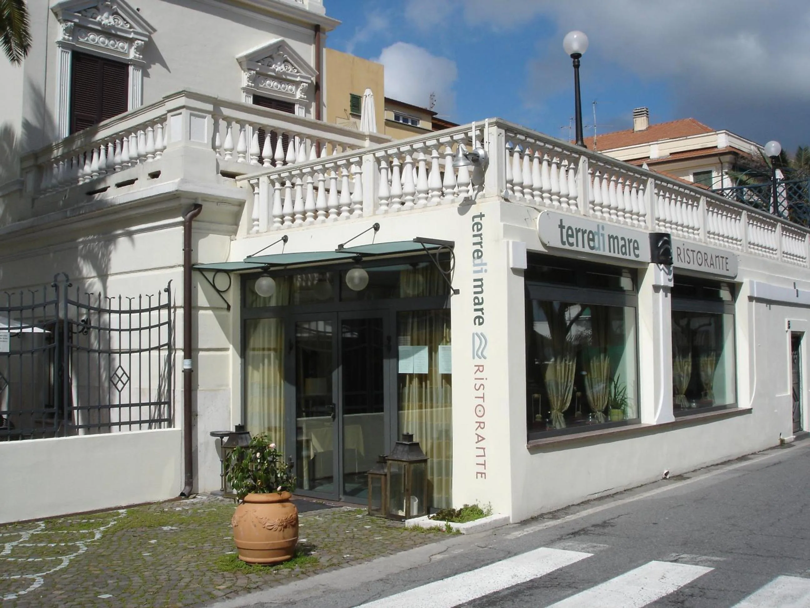 Restaurant/places to eat in Villa Imperiale Hotel