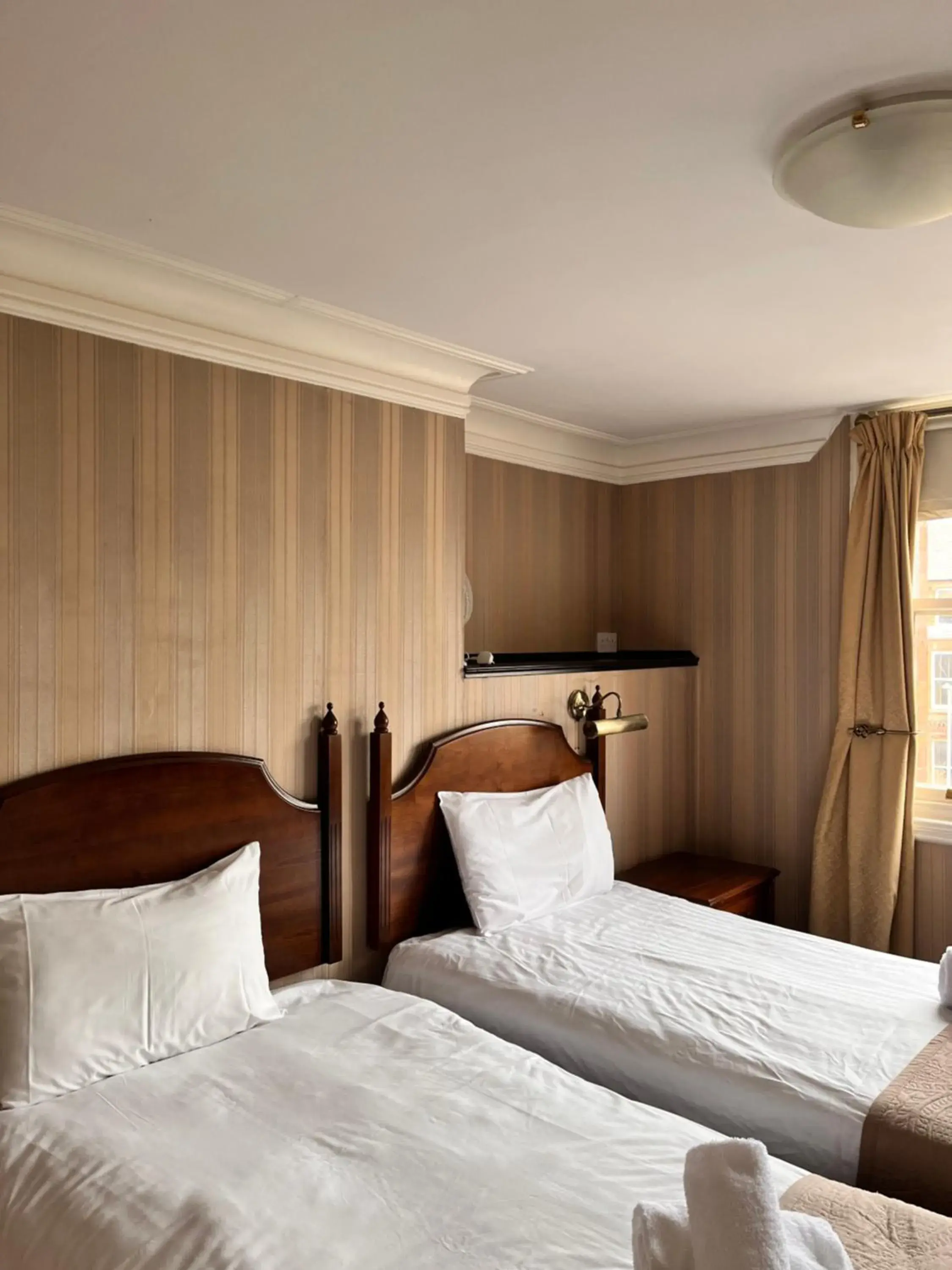 Standard Twin Room in The Mountford Hotel - Free Parking Standard Twin Room in The Mountford Hotel - Free Parking