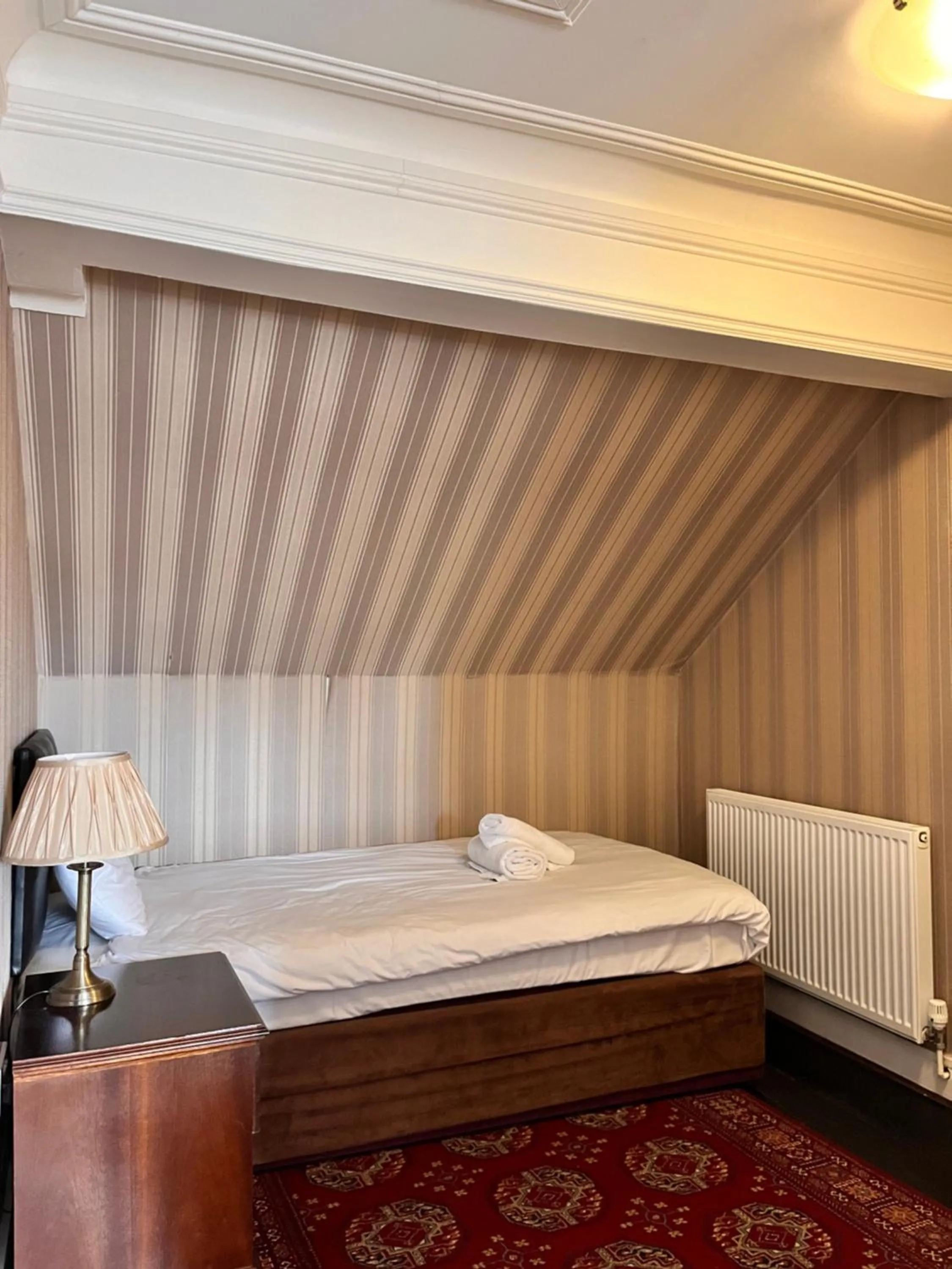 Bed in The Mountford Hotel - Free Parking