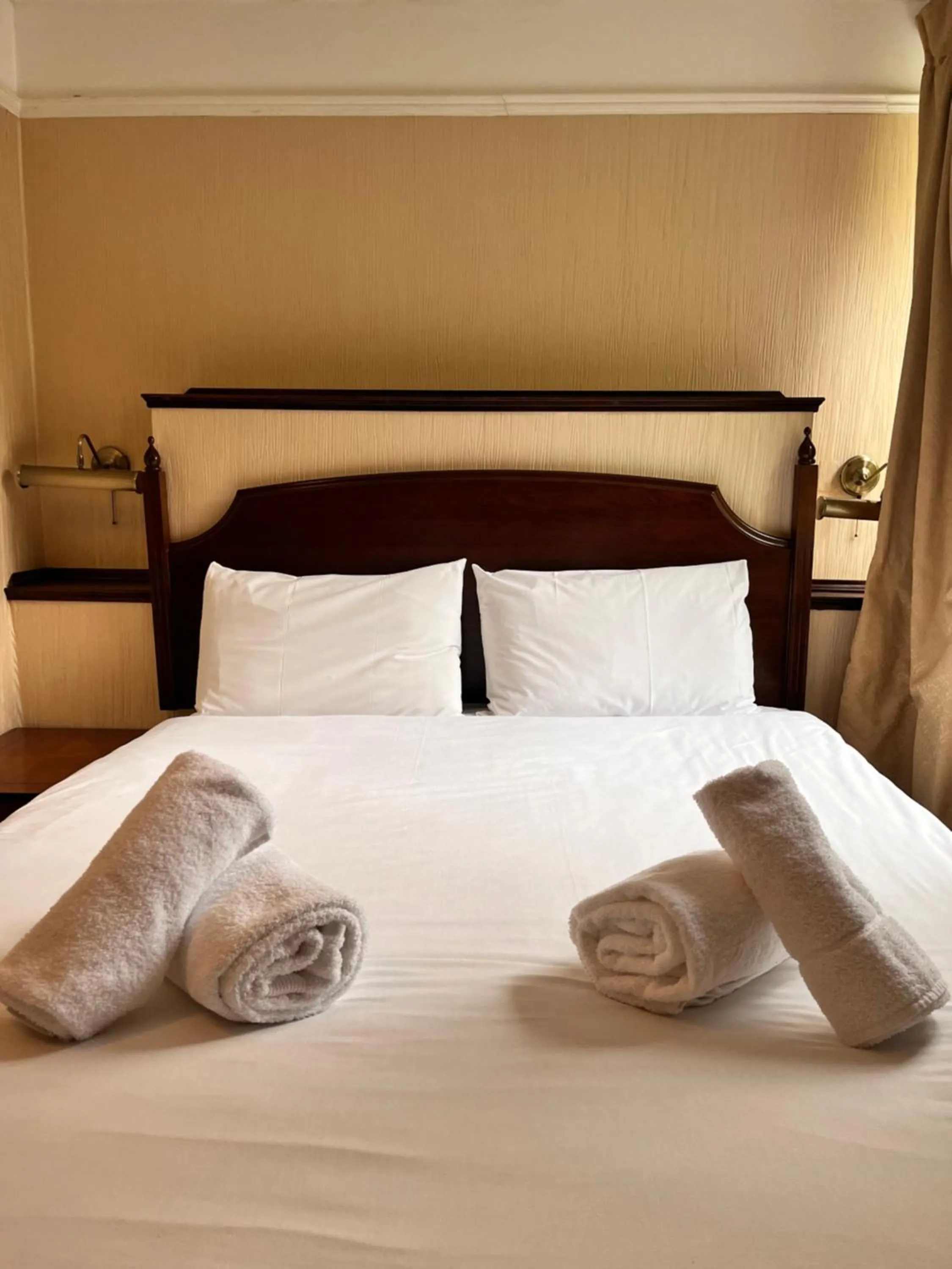 Bed in The Mountford Hotel - Free Parking