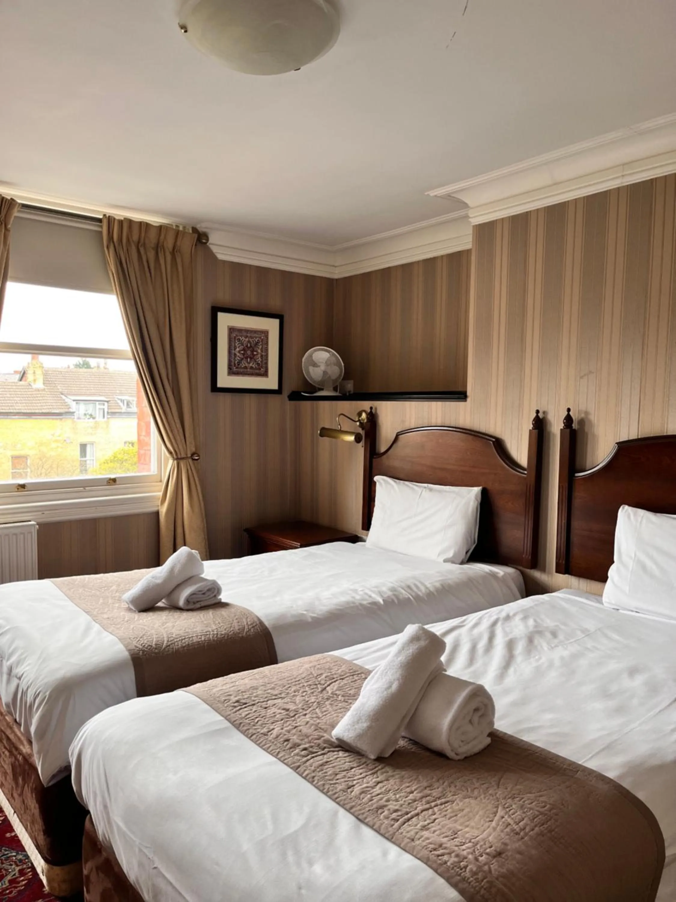 Bed in The Mountford Hotel - Free Parking
