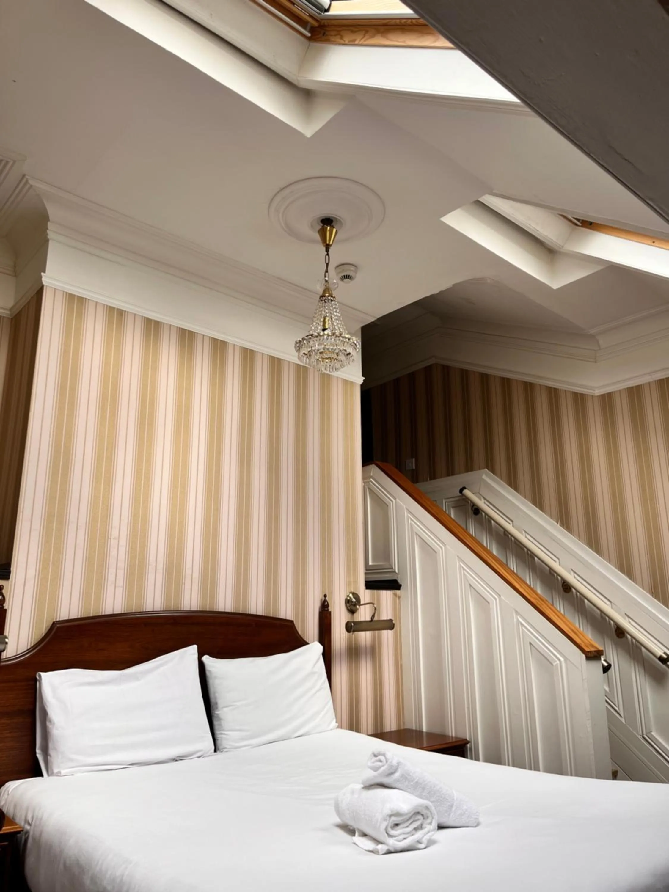 Bed in The Mountford Hotel - Free Parking