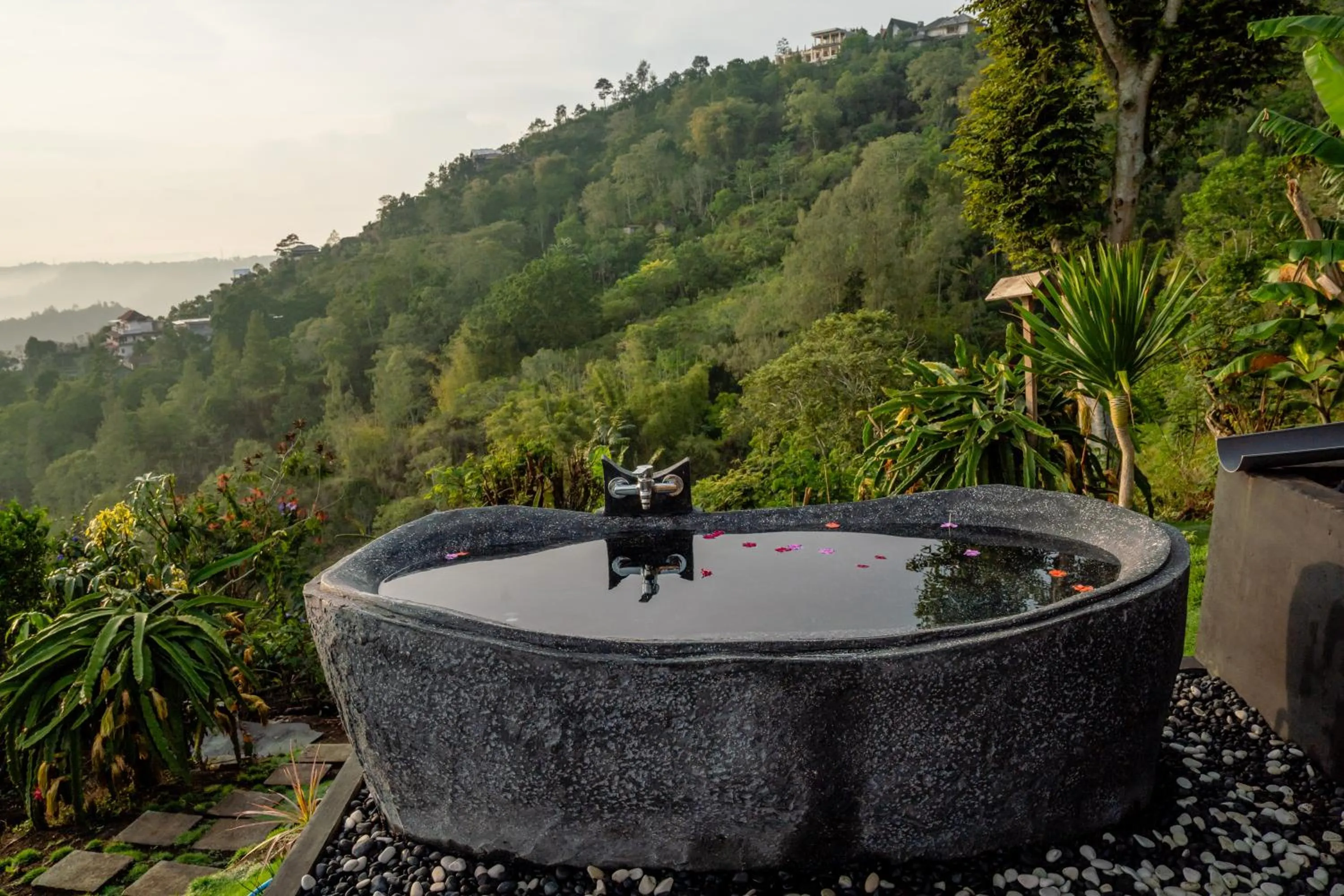 Bath in Pondok Devana Kintamani