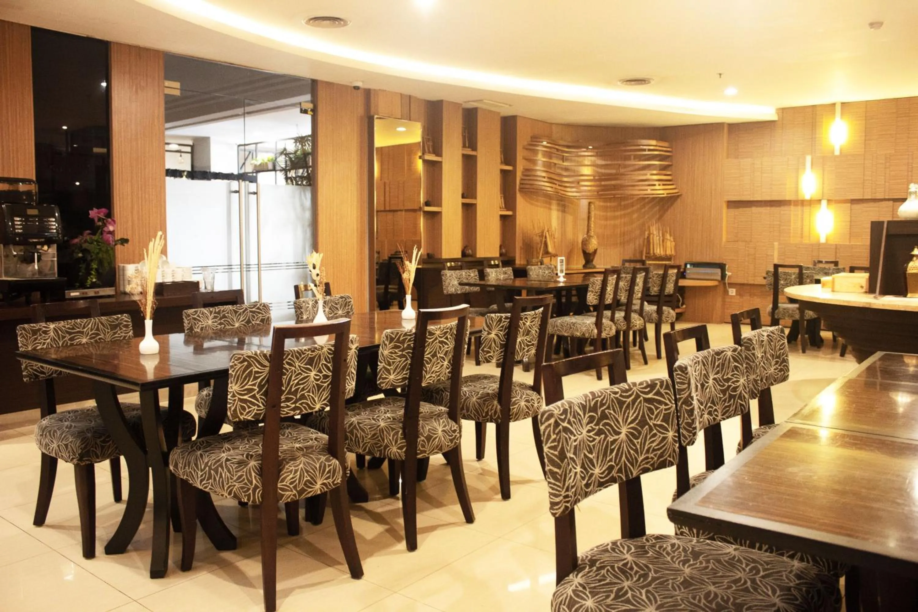Restaurant/places to eat in Grand Serpong Hotel