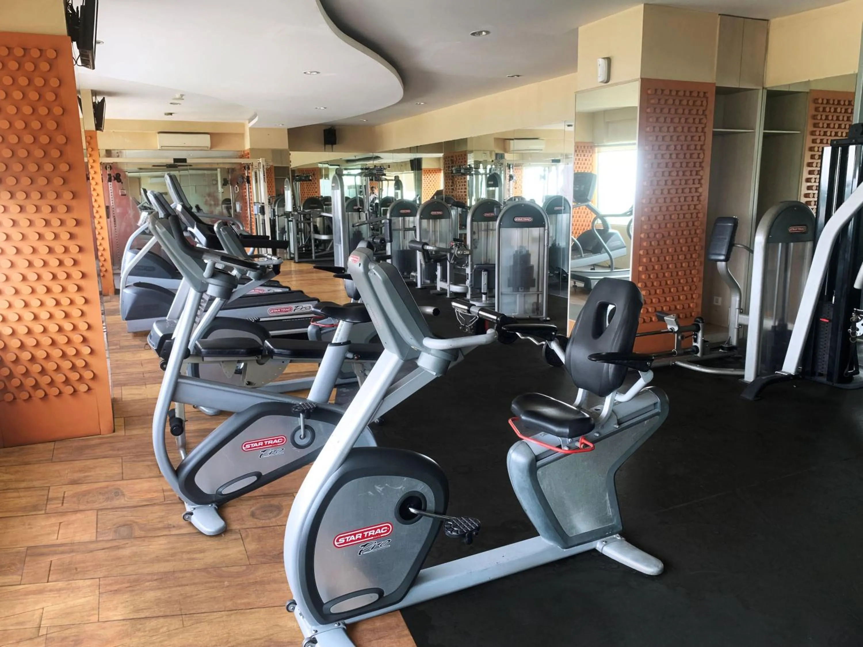Fitness centre/facilities in Grand Serpong Hotel