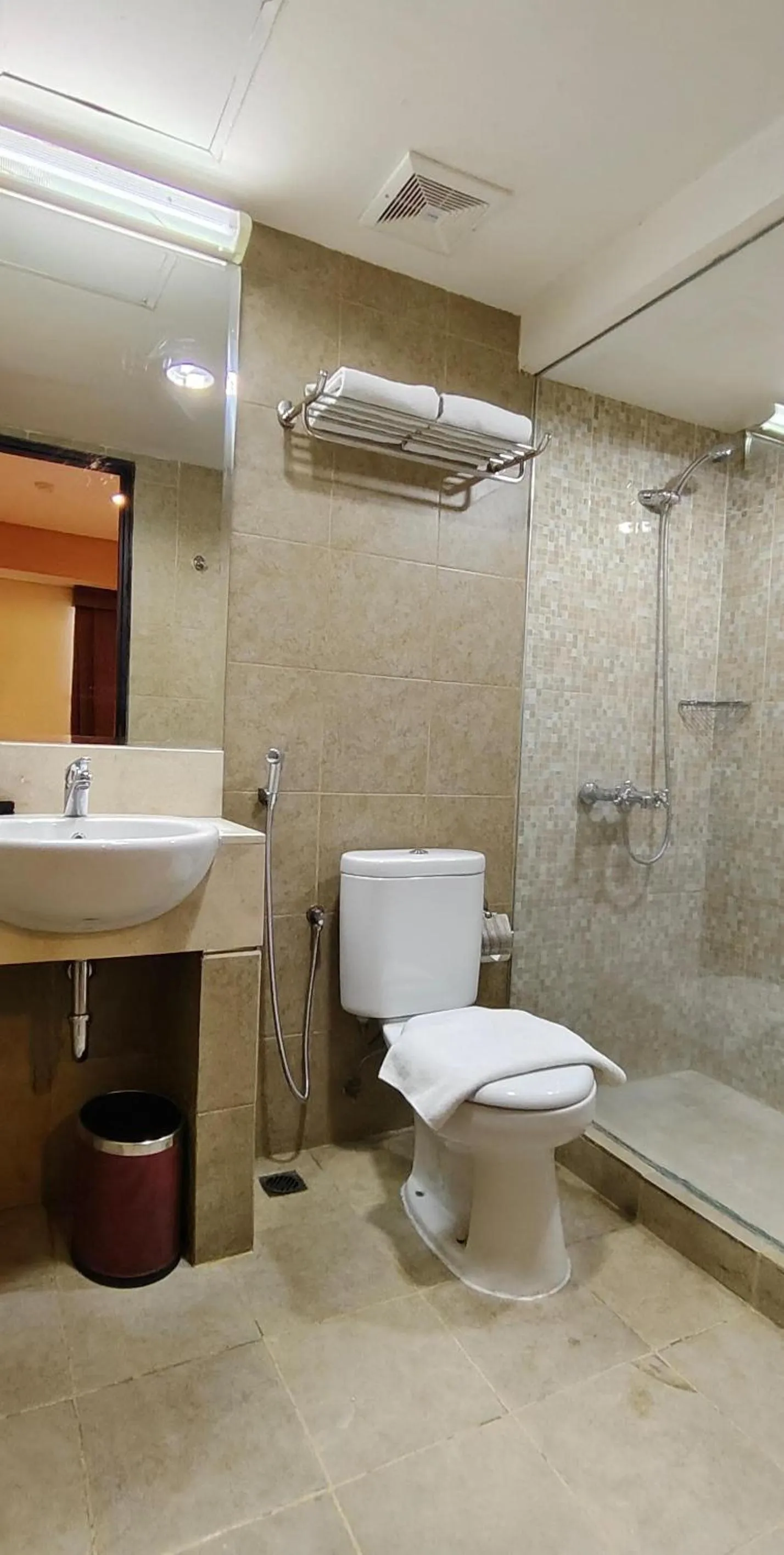 Toilet in Grand Serpong Hotel