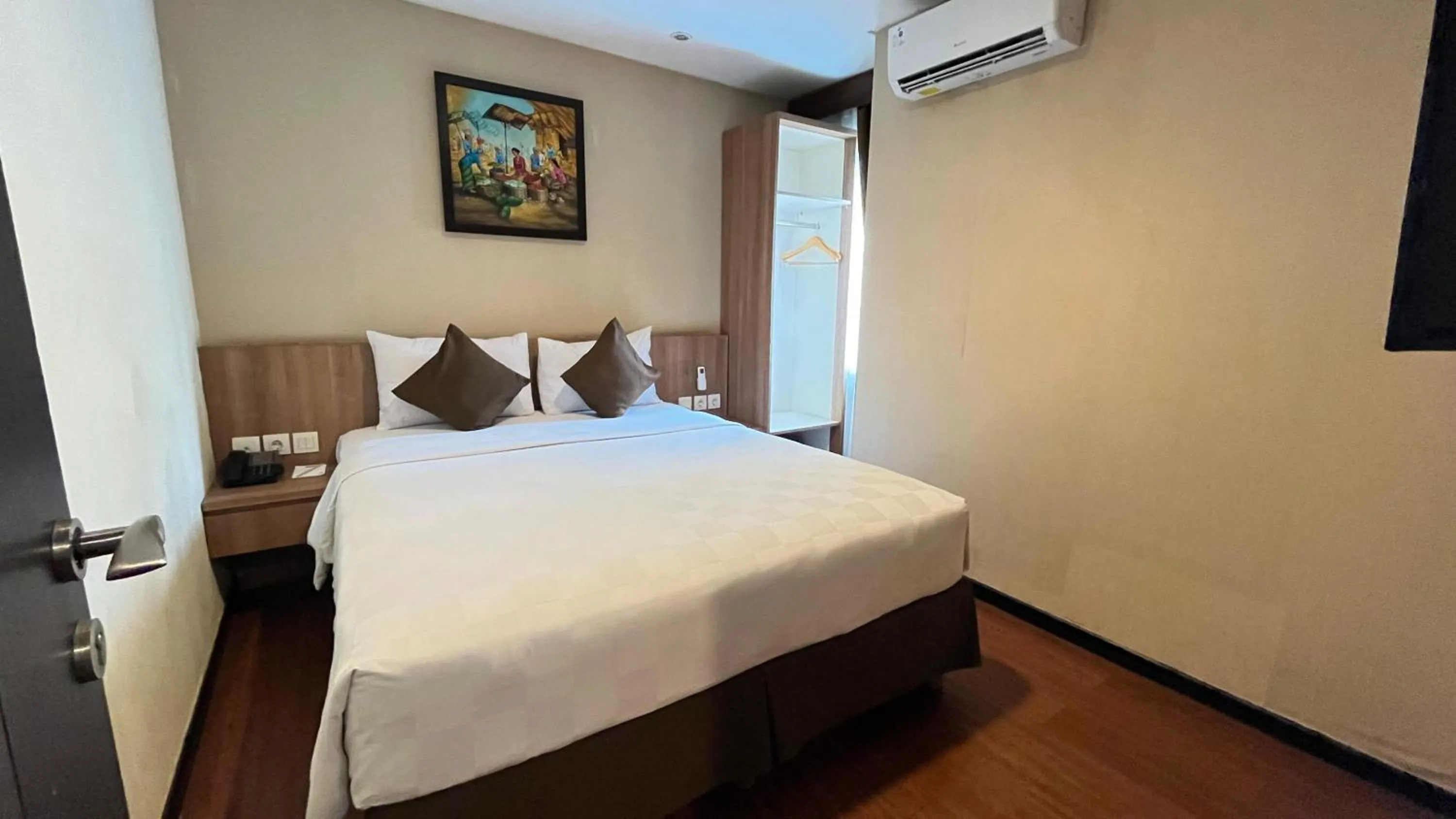 Bedroom, Bed in Grand Serpong Hotel