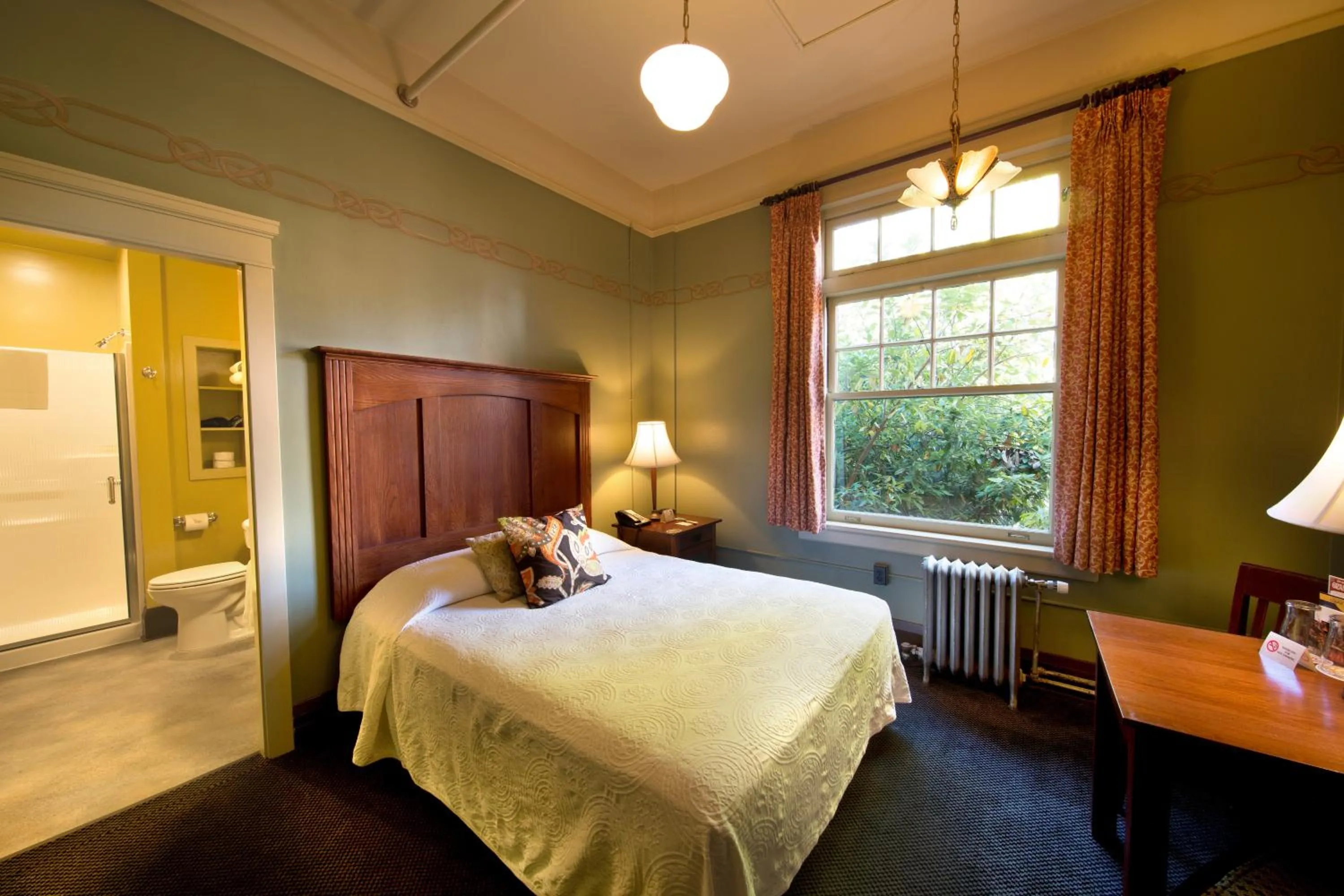 Photo of the whole room, Bed in McMenamins Grand Lodge