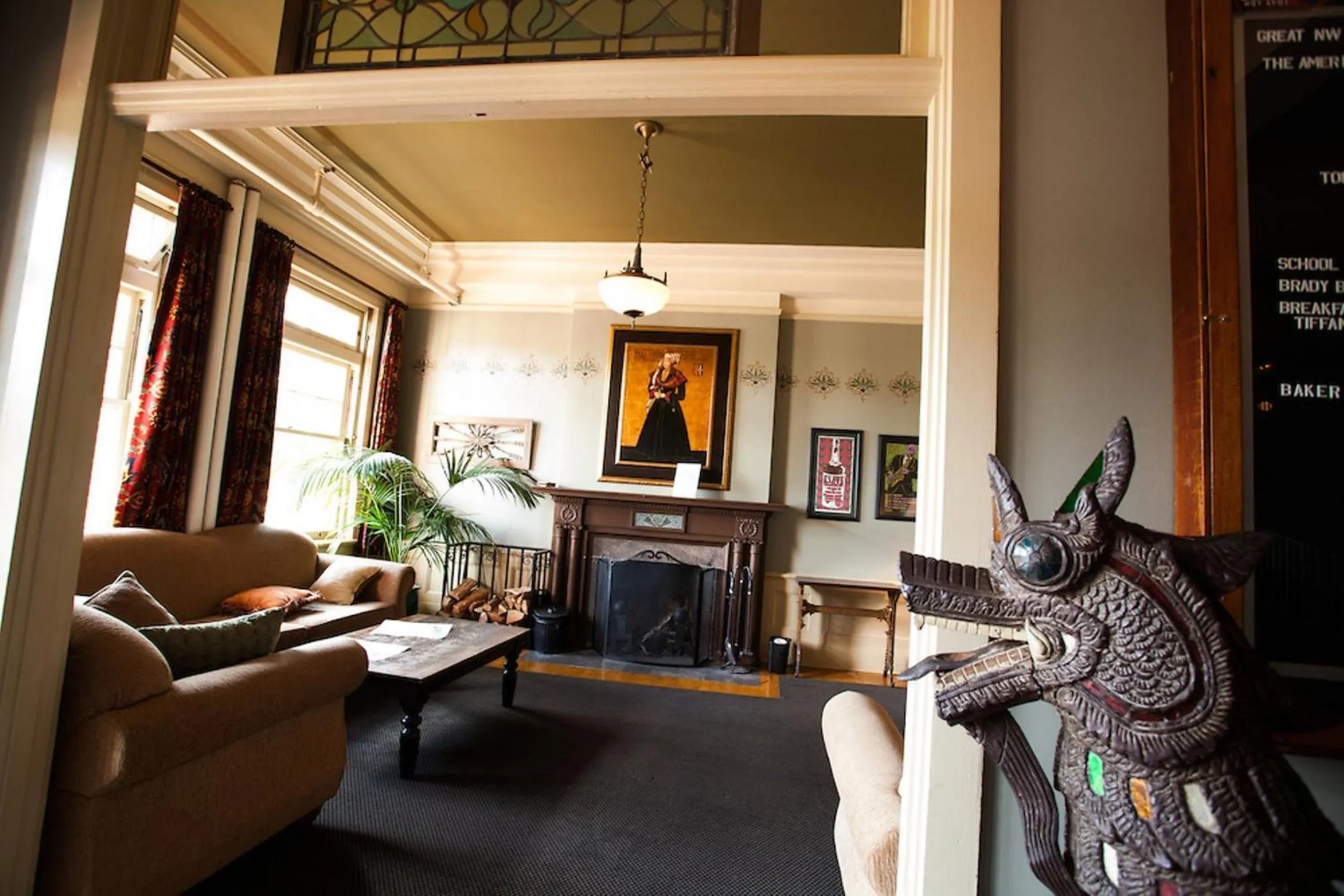 Communal lounge/ TV room in McMenamins Grand Lodge