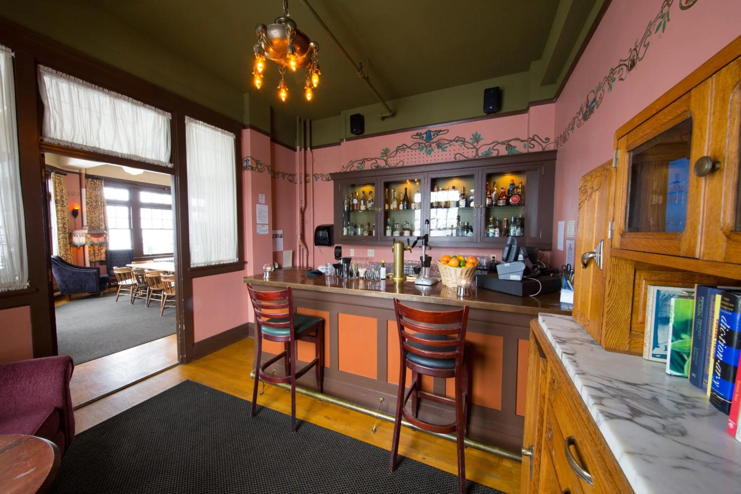 Lounge or bar in McMenamins Grand Lodge