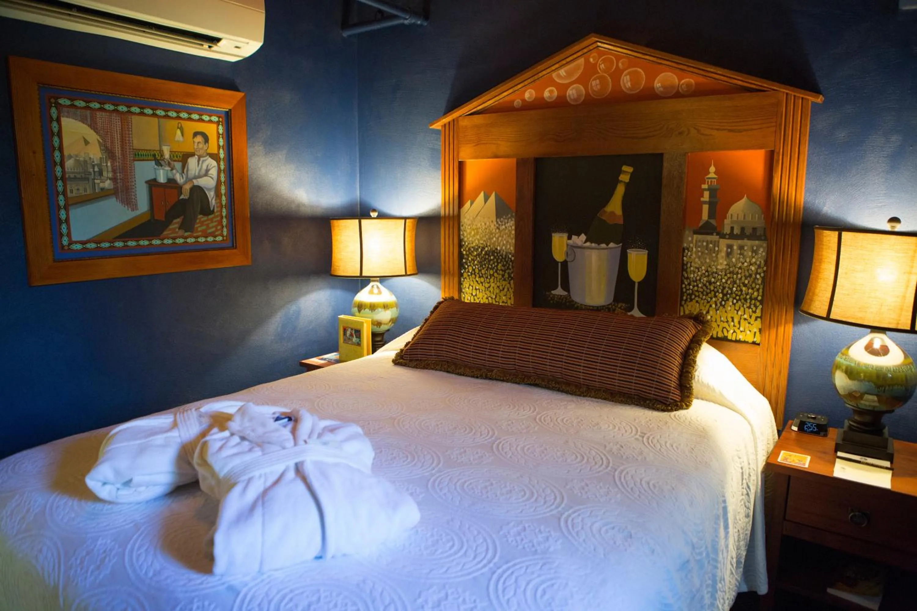 Bedroom, Bed in McMenamins Grand Lodge