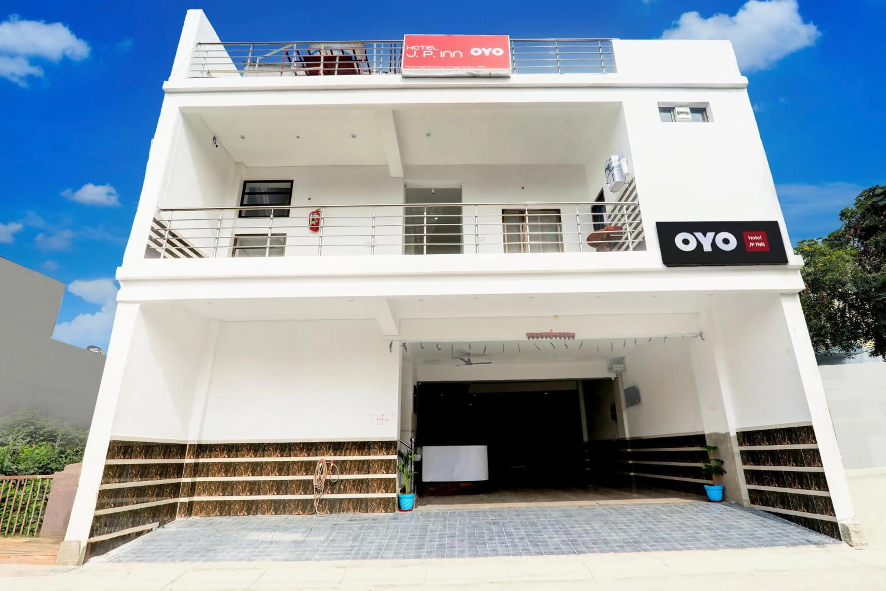 Facade/entrance in Hotel O JP INN