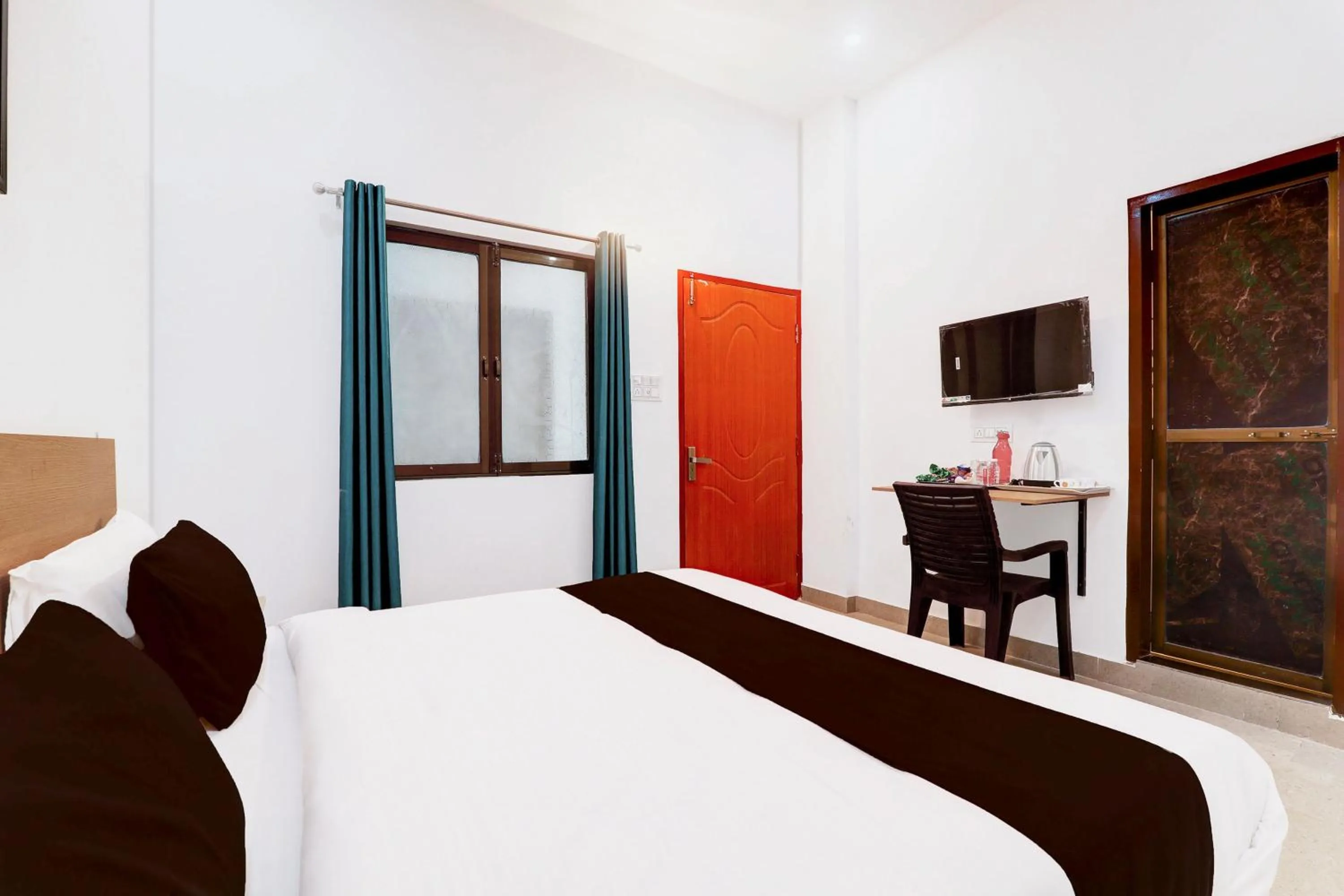 Bedroom, Bed in Hotel O JP INN