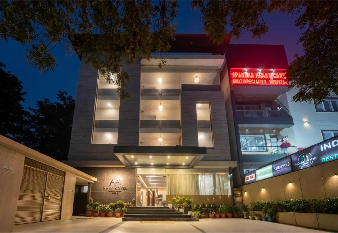 Facade/entrance in HHW Hotel- Agra