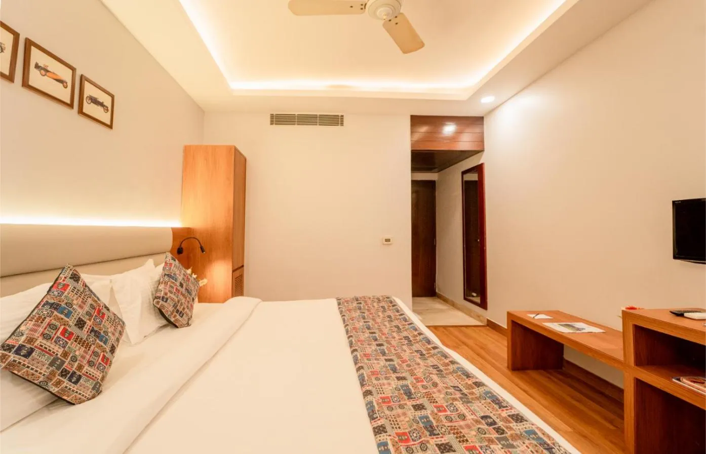 Bed in HHW Hotel- Agra