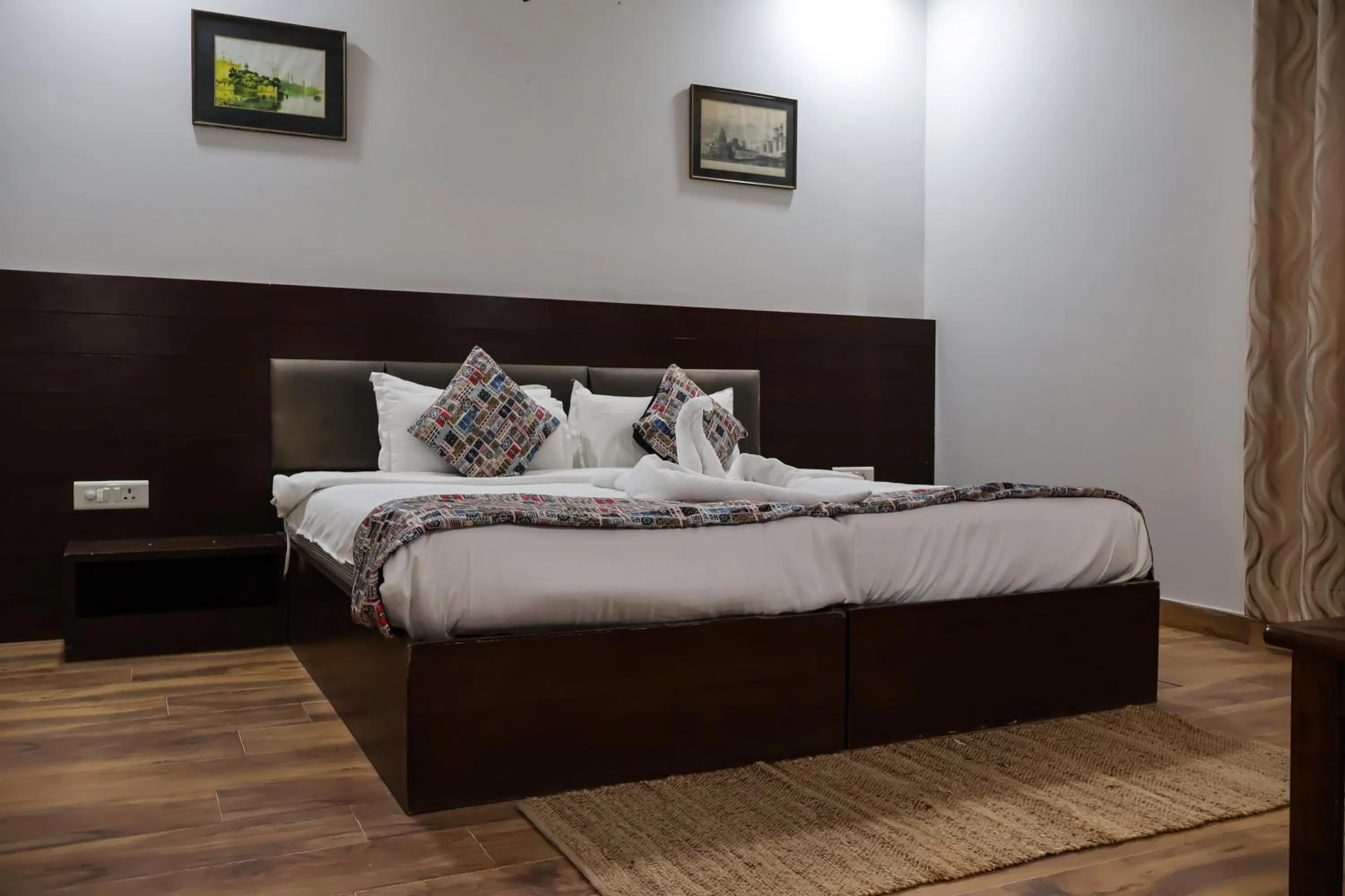Bed in HHW Hotel- Agra