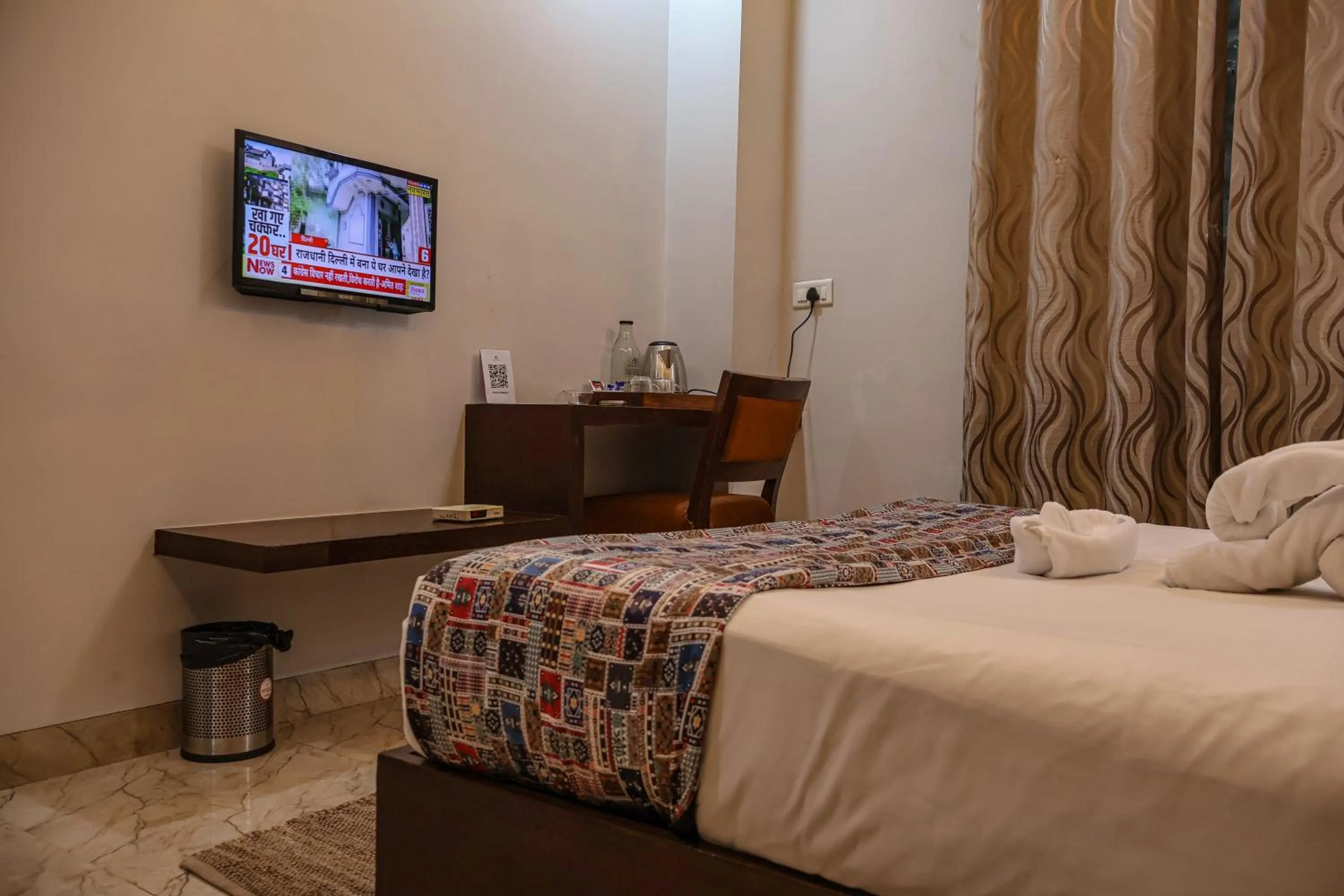 Photo of the whole room, Bed in HHW Hotel- Agra