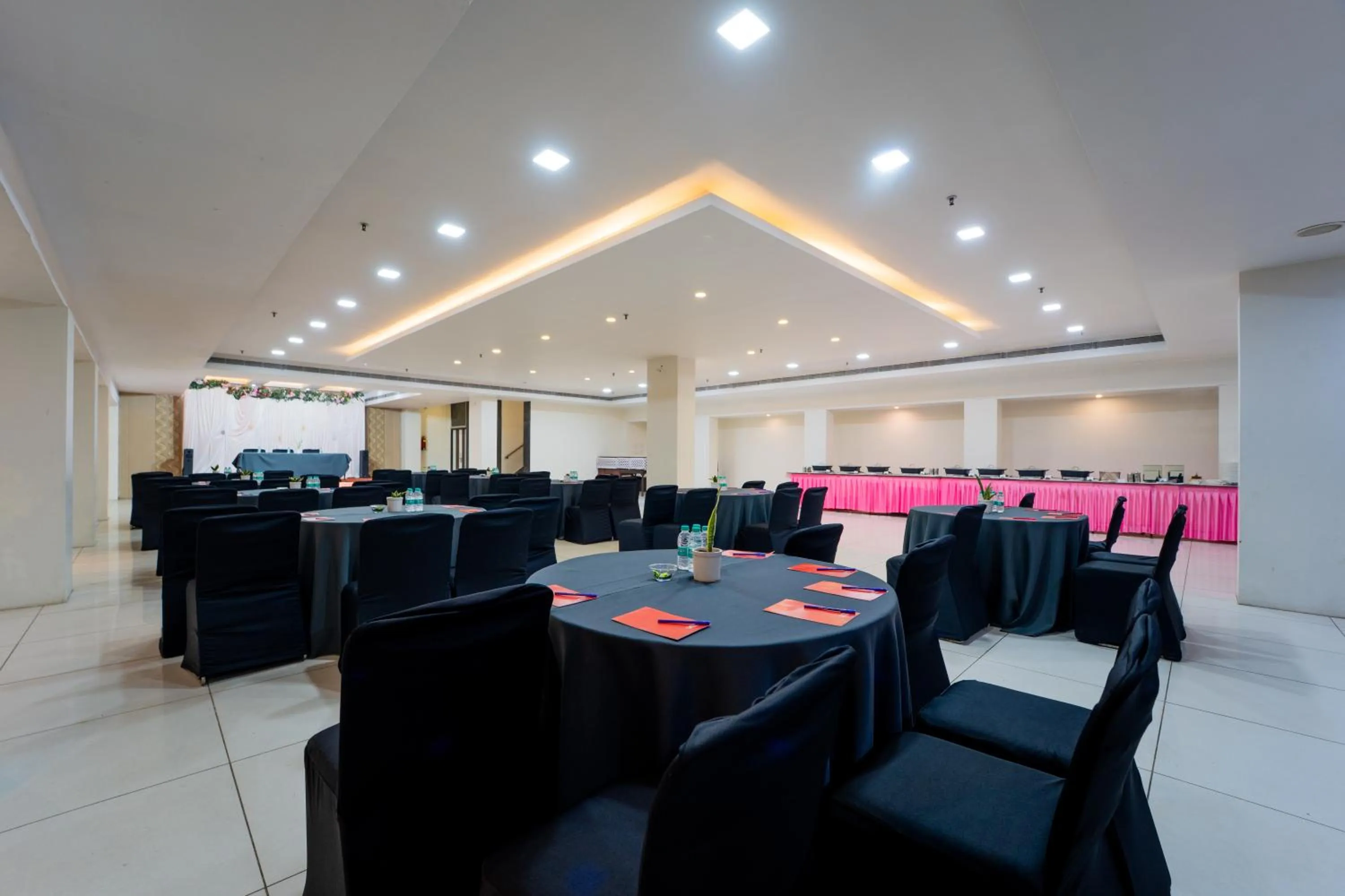 Banquet/Function facilities in HHW Hotel- Agra