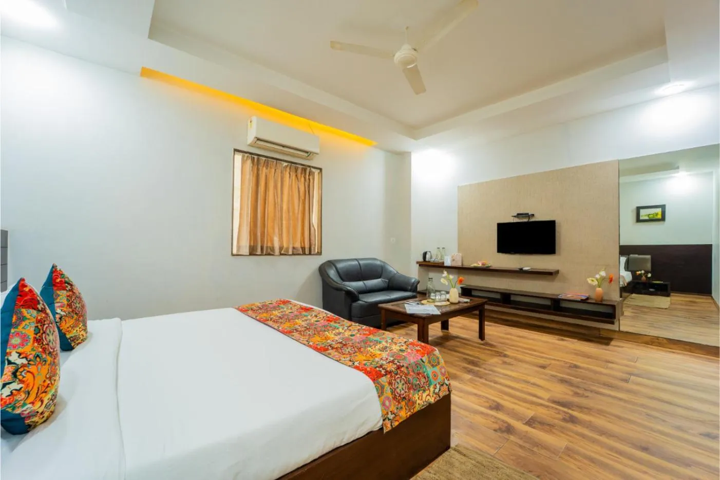 Bed in HHW Hotel- Agra