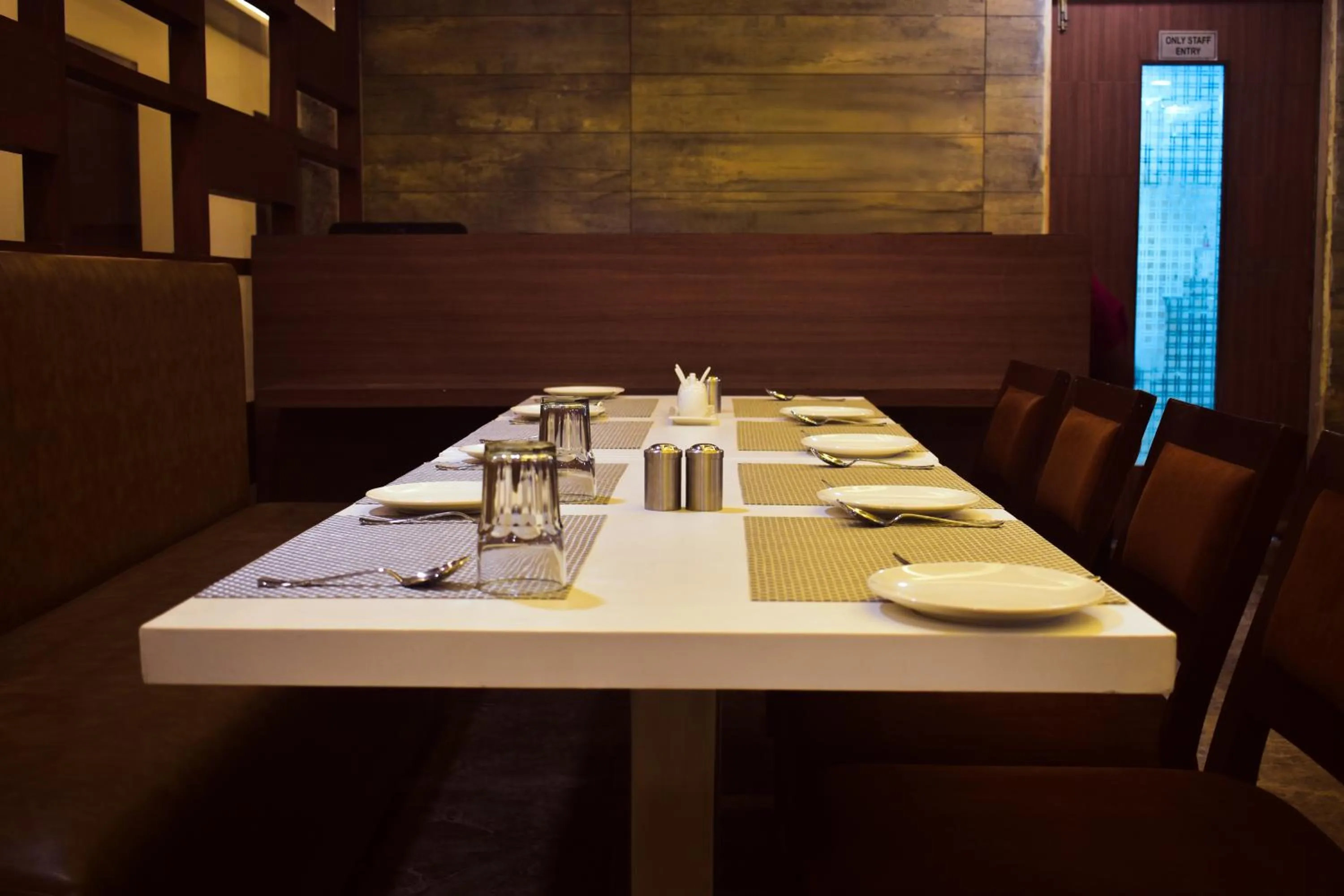 Restaurant/places to eat in HHW Hotel- Agra