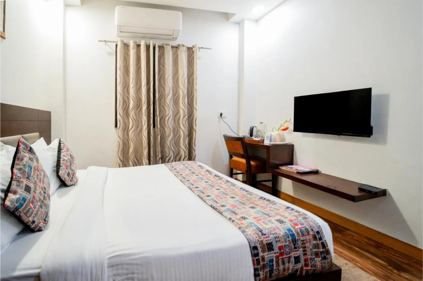 Bedroom, Bed in HHW Hotel- Agra