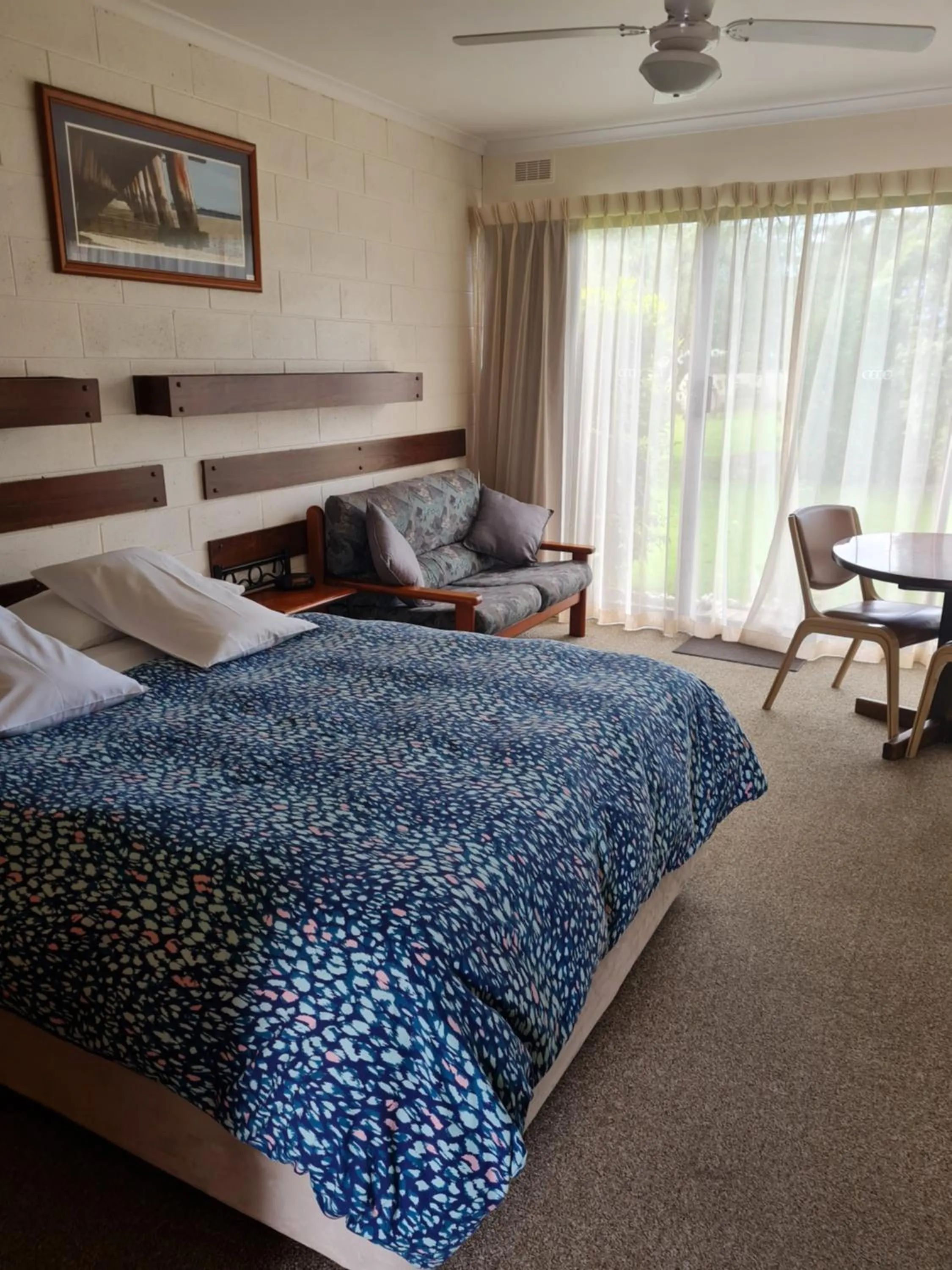 Bed in Toora Lodge Motel
