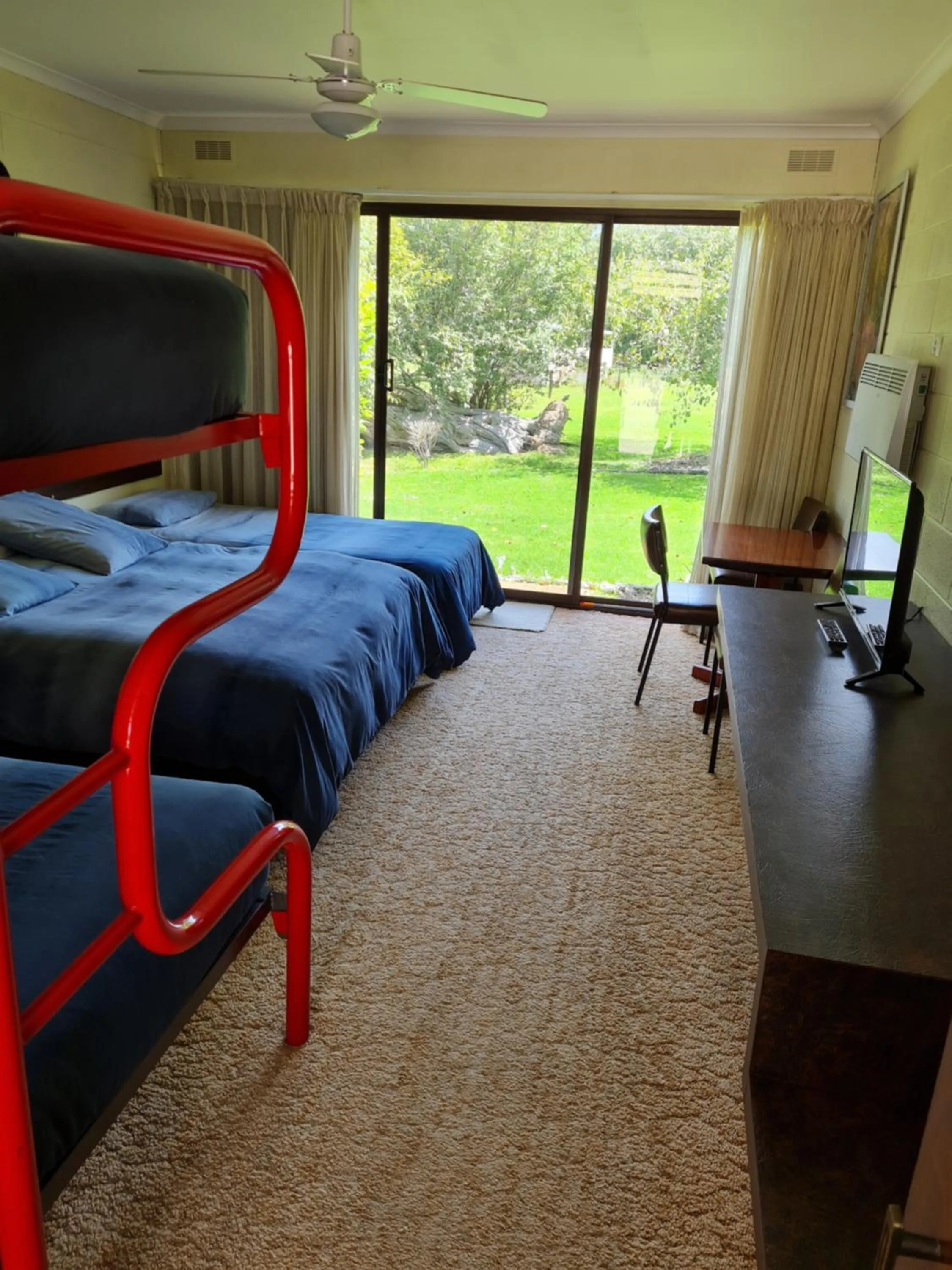Bed in Toora Lodge Motel