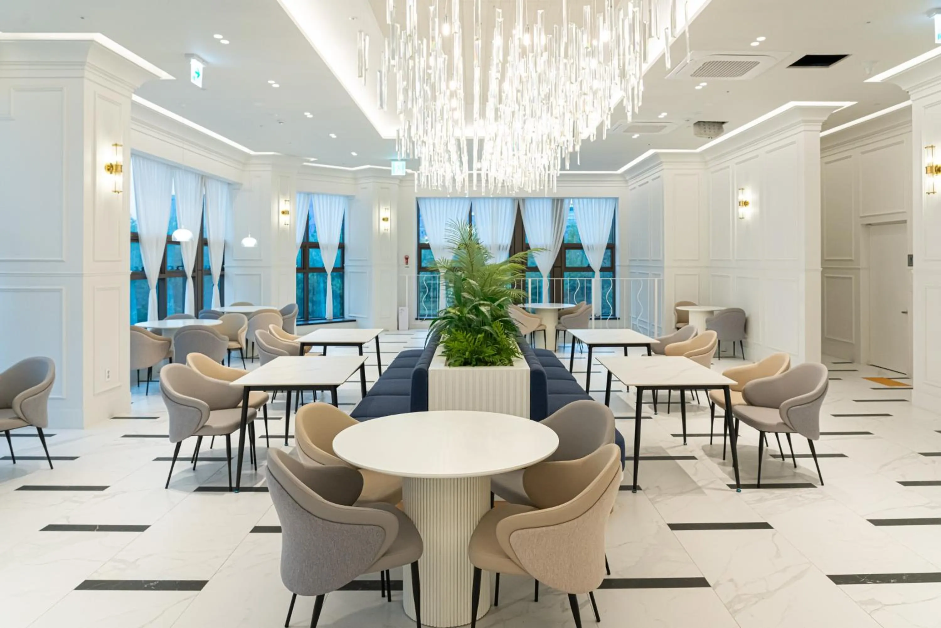 Restaurant/places to eat in The Gleam Hotel