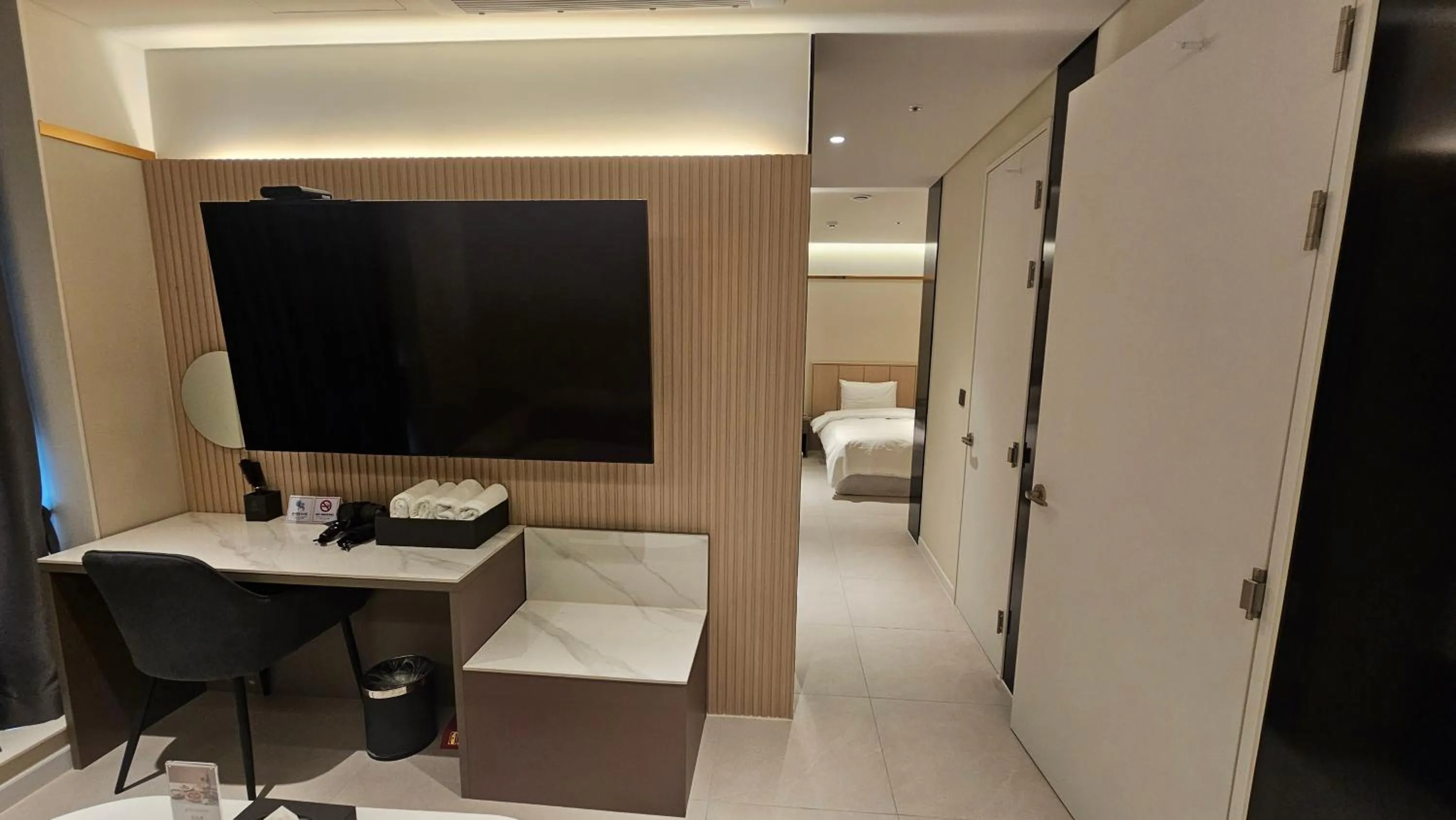 Living room in The Gleam Hotel