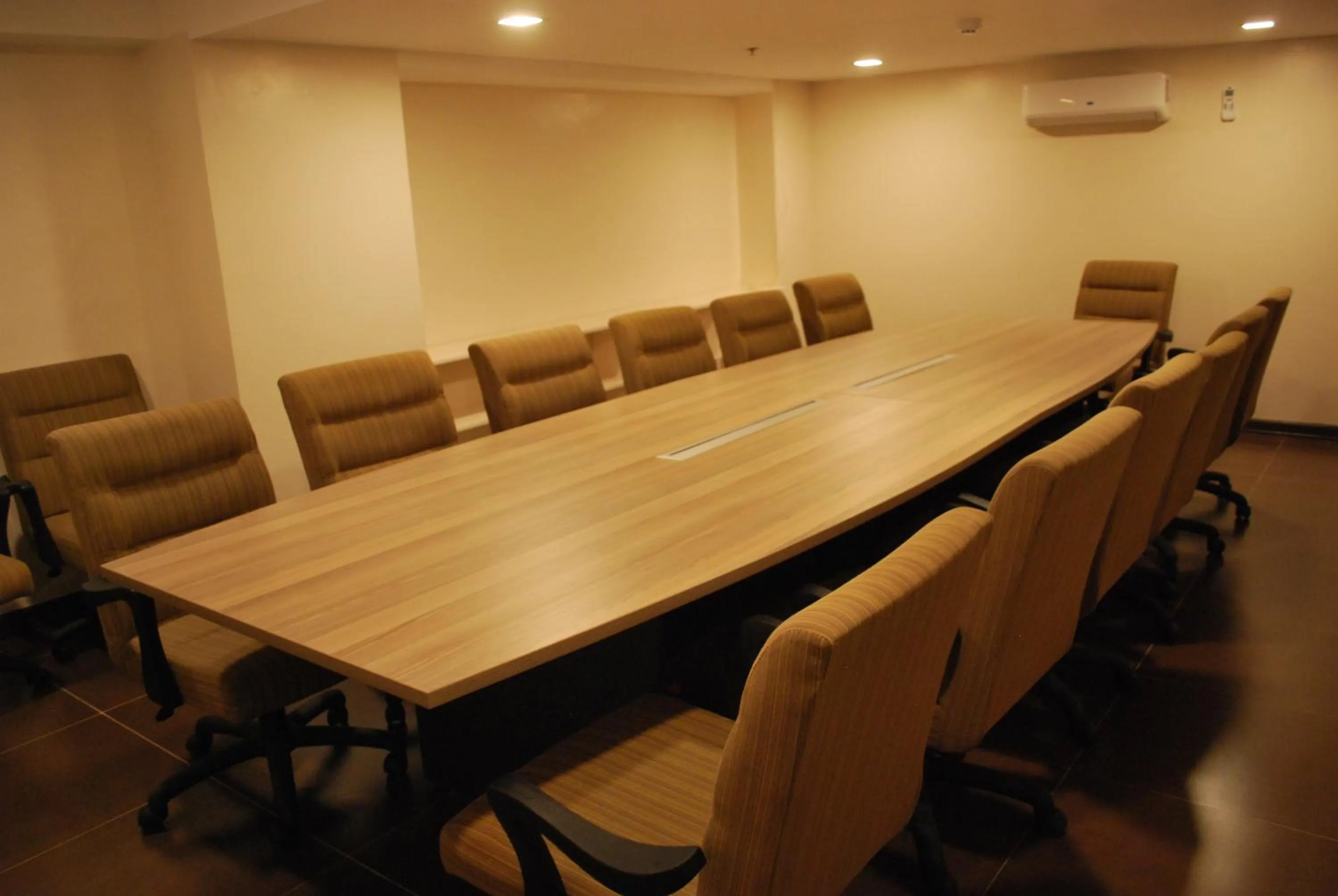 Meeting/conference room in Royal Suites Condotel
