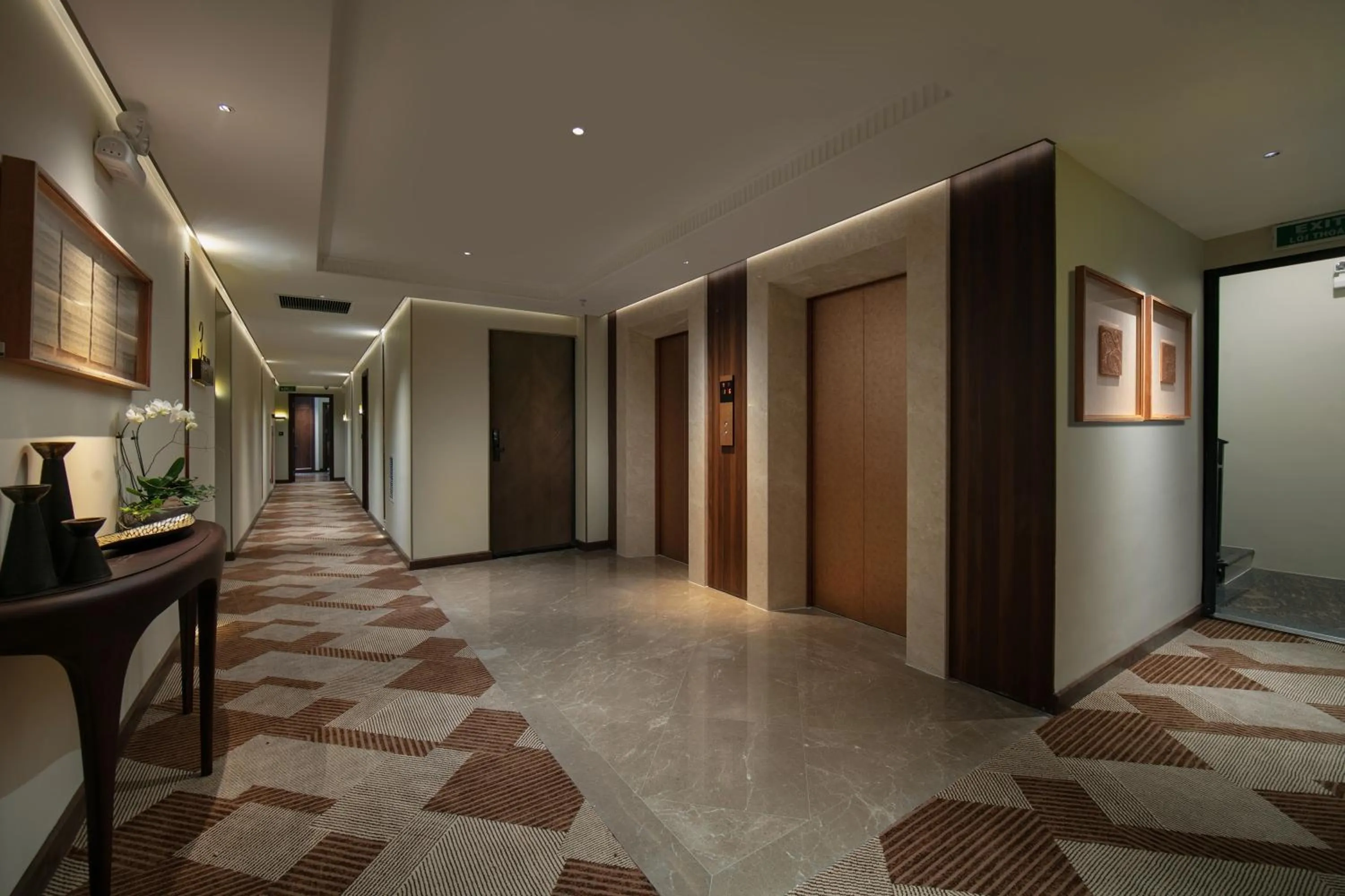 Property building in HOTEL de LAGOM