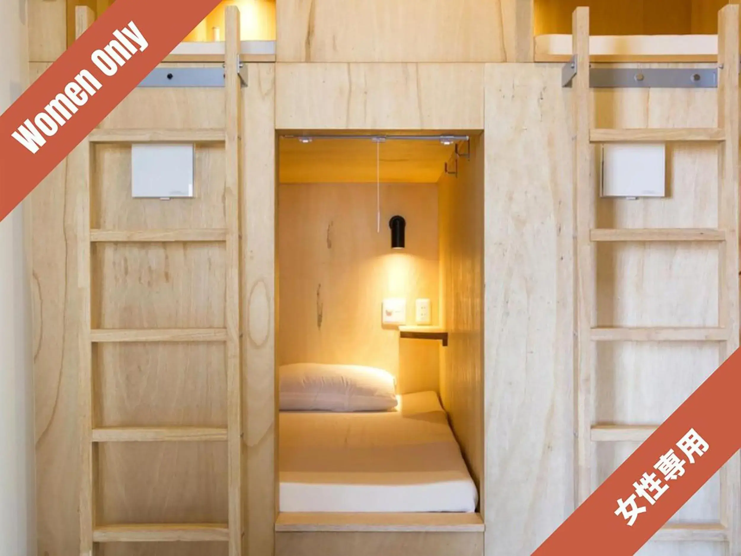 Bed in 6-Bed Female Dormitory Room in Cafe & Guest House Nagonoya Bed in 6-Bed Female Dormitory Room in Cafe & Guest House Nagonoya