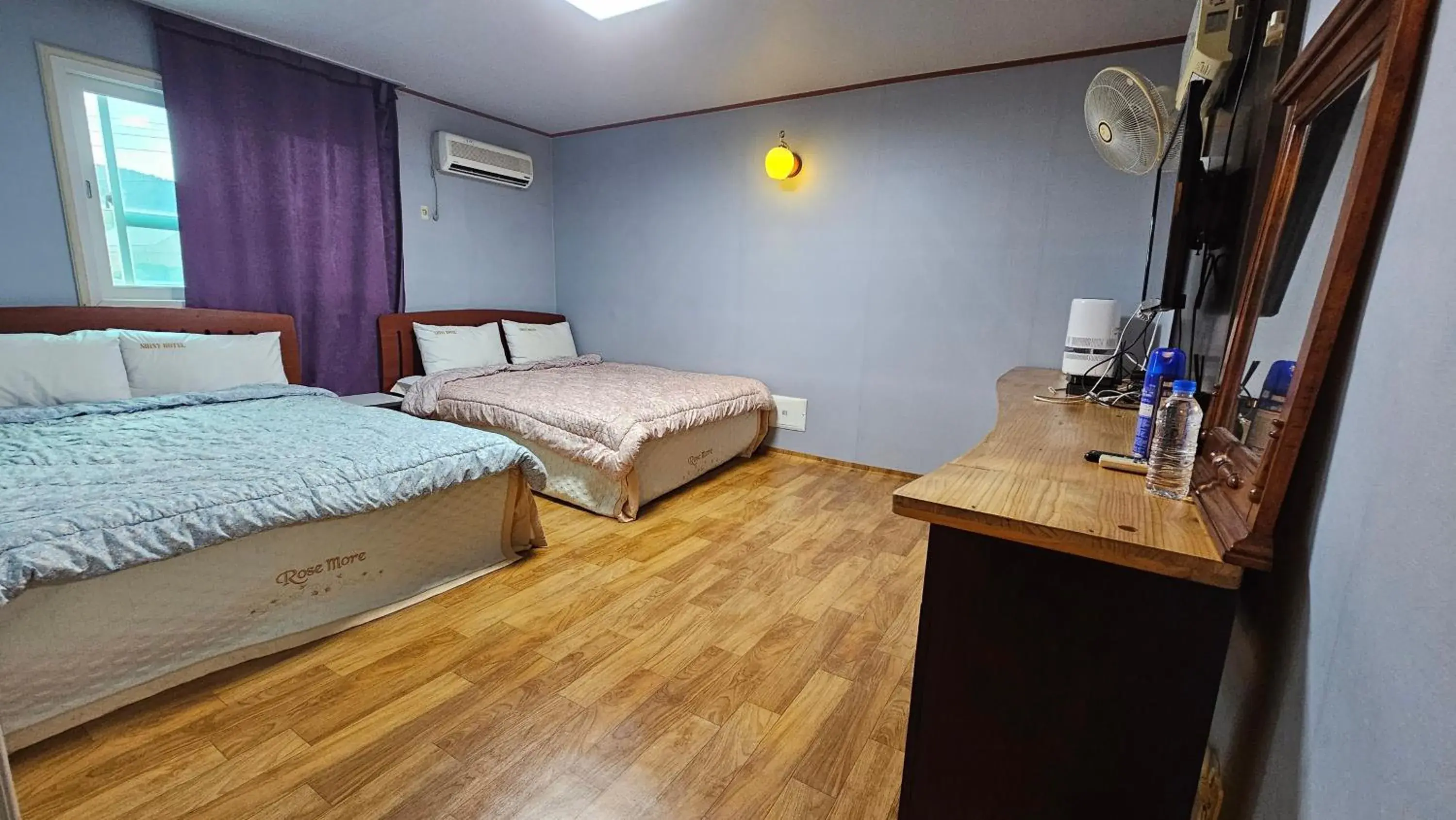 Quadruple Room in Shiny Hotel Quadruple Room in Shiny Hotel