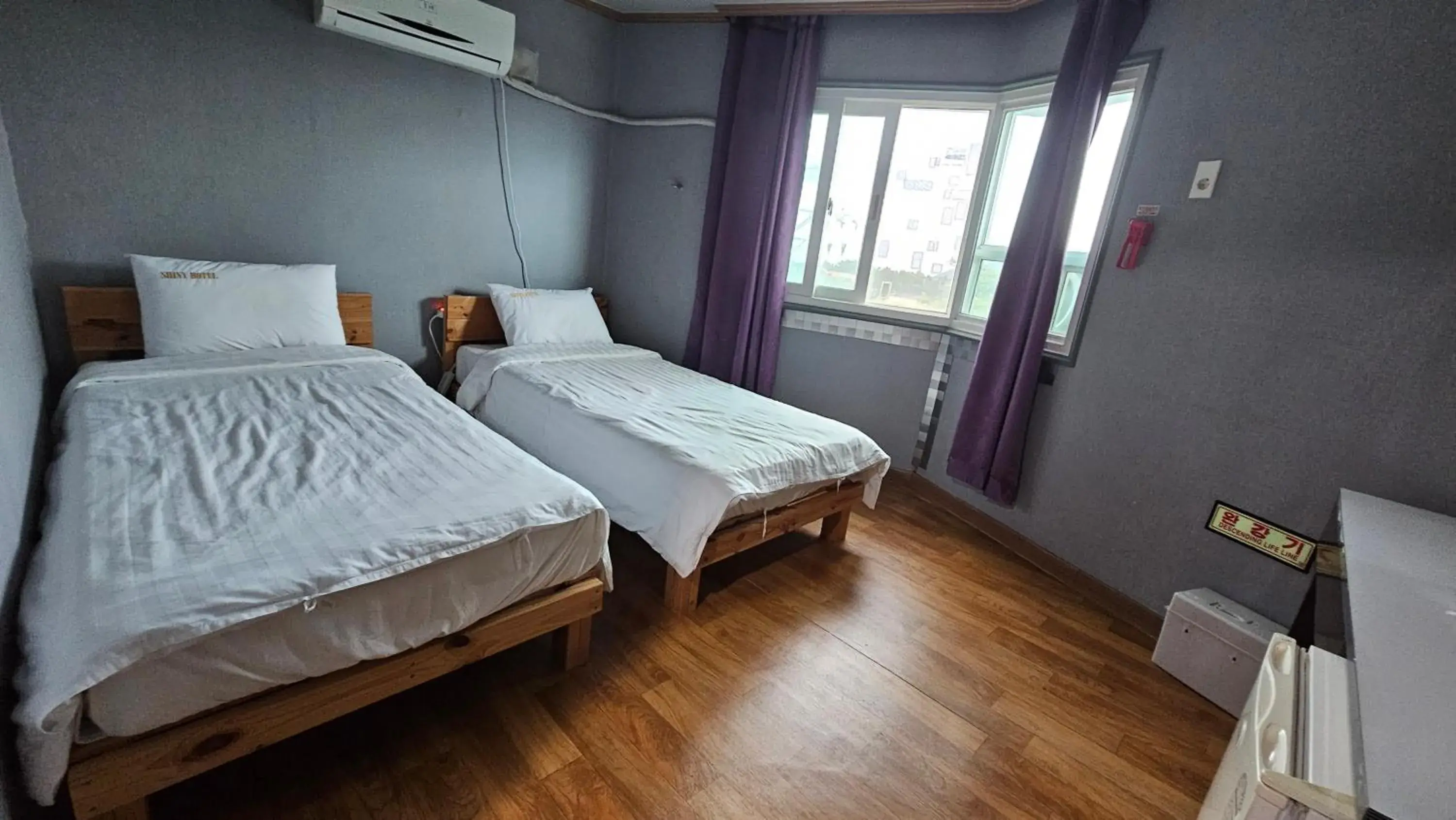 Twin Room in Shiny Hotel Twin Room in Shiny Hotel