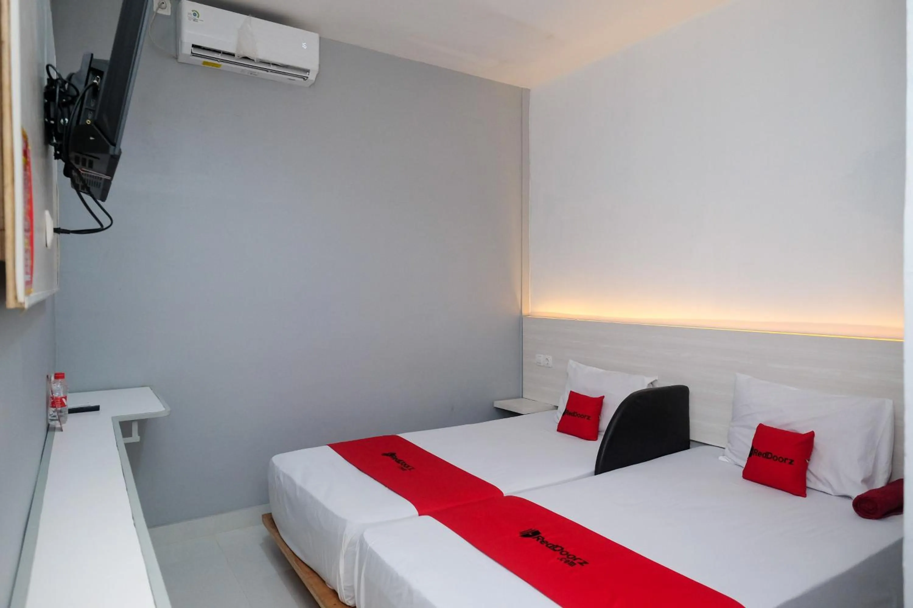 Bedroom, Bed in RedDoorz near Exit Tol Pekalongan