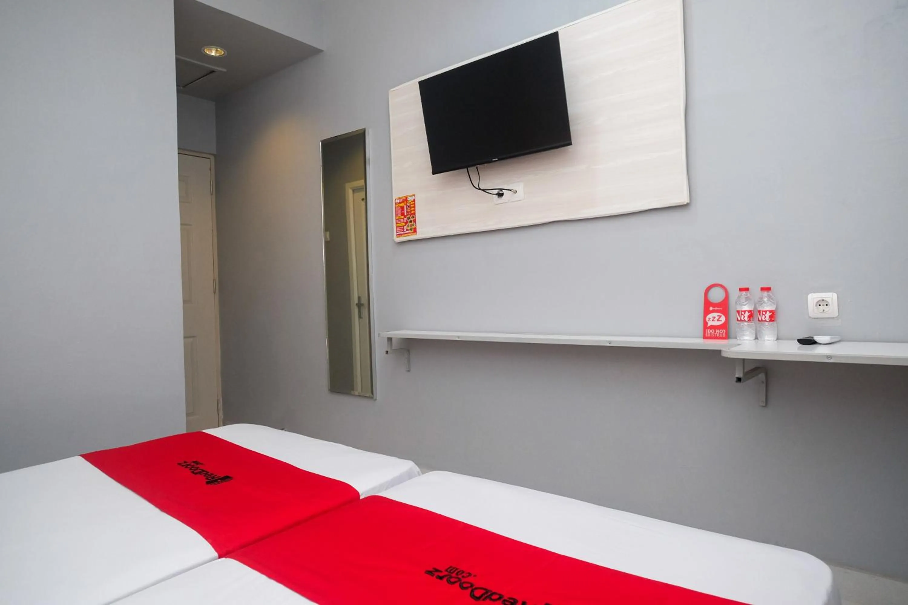 Bedroom, Bed in RedDoorz near Exit Tol Pekalongan