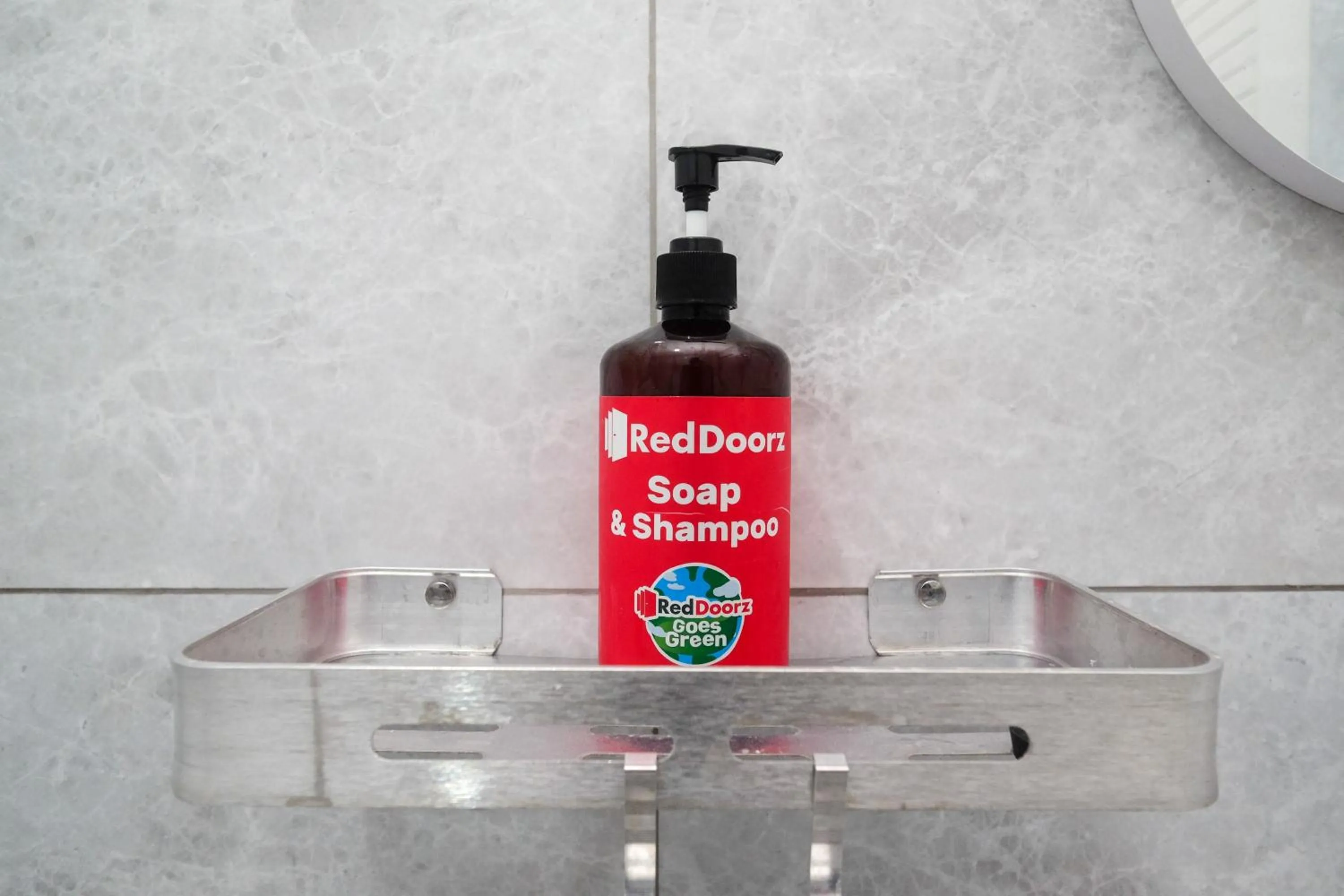 Bathroom in RedDoorz near Exit Tol Pekalongan