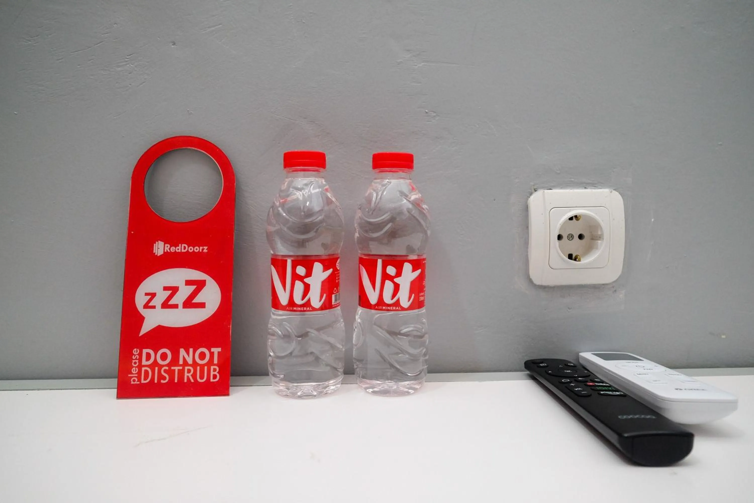 Drinks in RedDoorz near Exit Tol Pekalongan