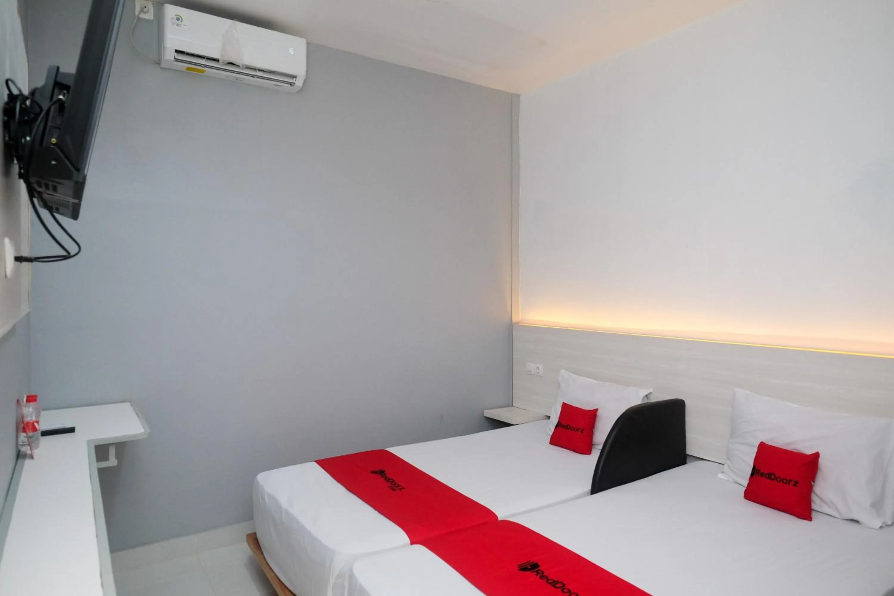 Bedroom, Bed in RedDoorz near Exit Tol Pekalongan