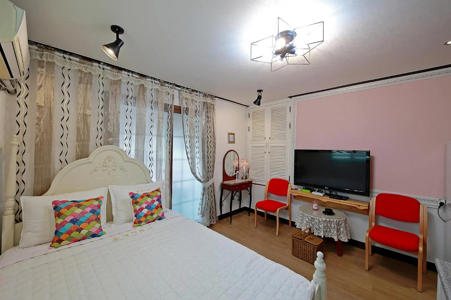 Photo of the whole room, Bed in Yejeon Pension