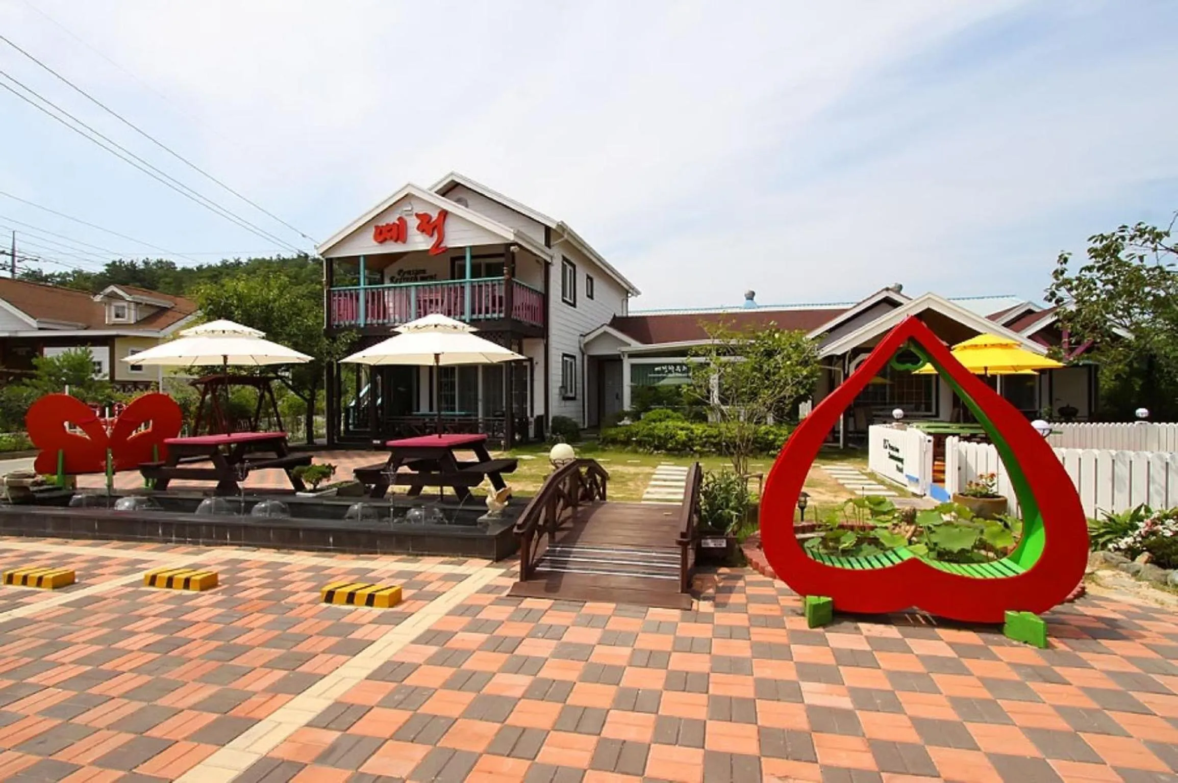 Facade/entrance in Yejeon Pension