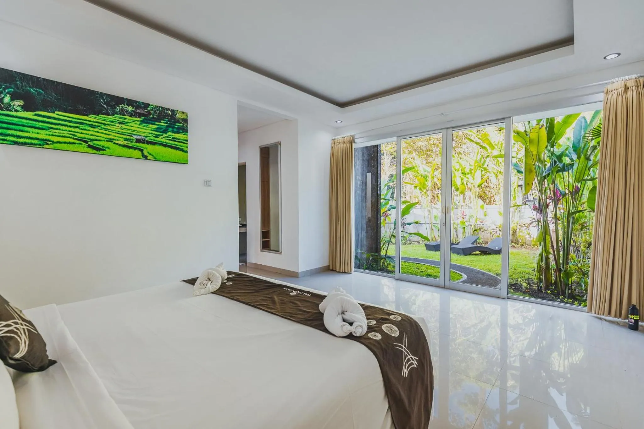 Bed in Full Moon Villa Ubud