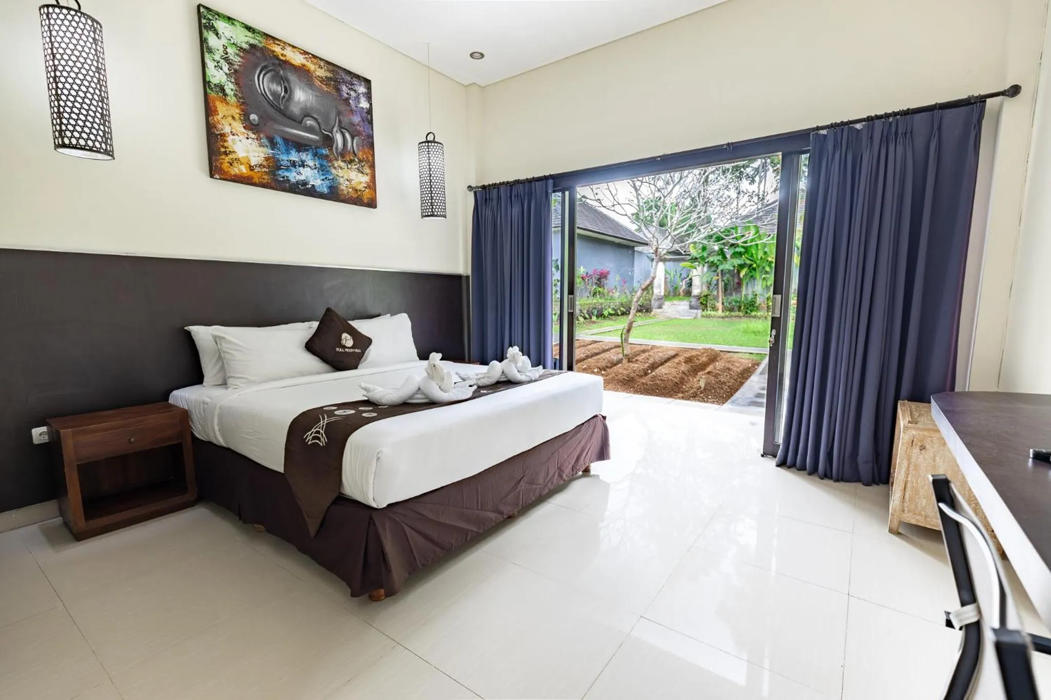 Bed in Full Moon Villa Ubud