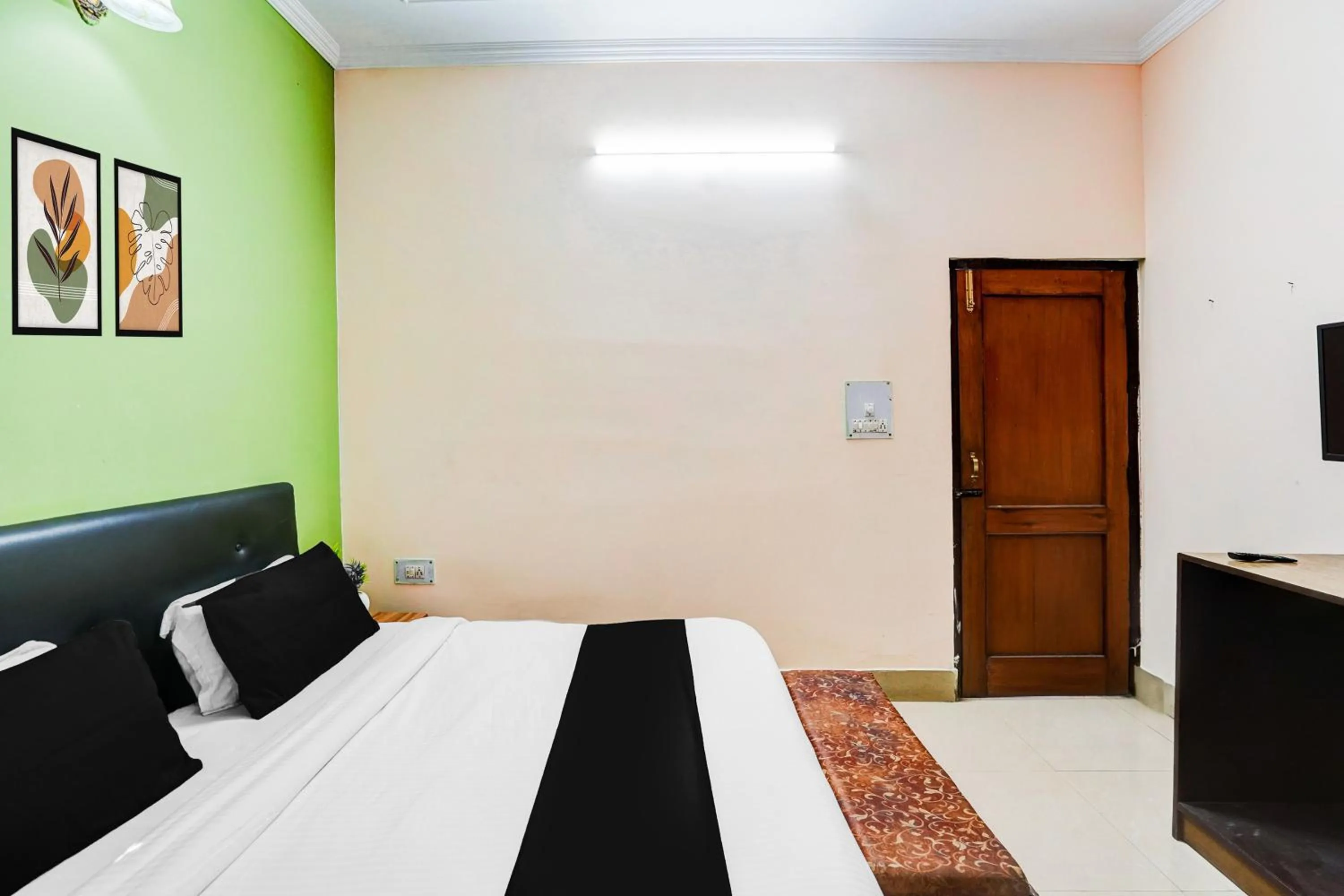 Bedroom, Bed in Super Hotel O Tyagi Road Near Prince Chowk