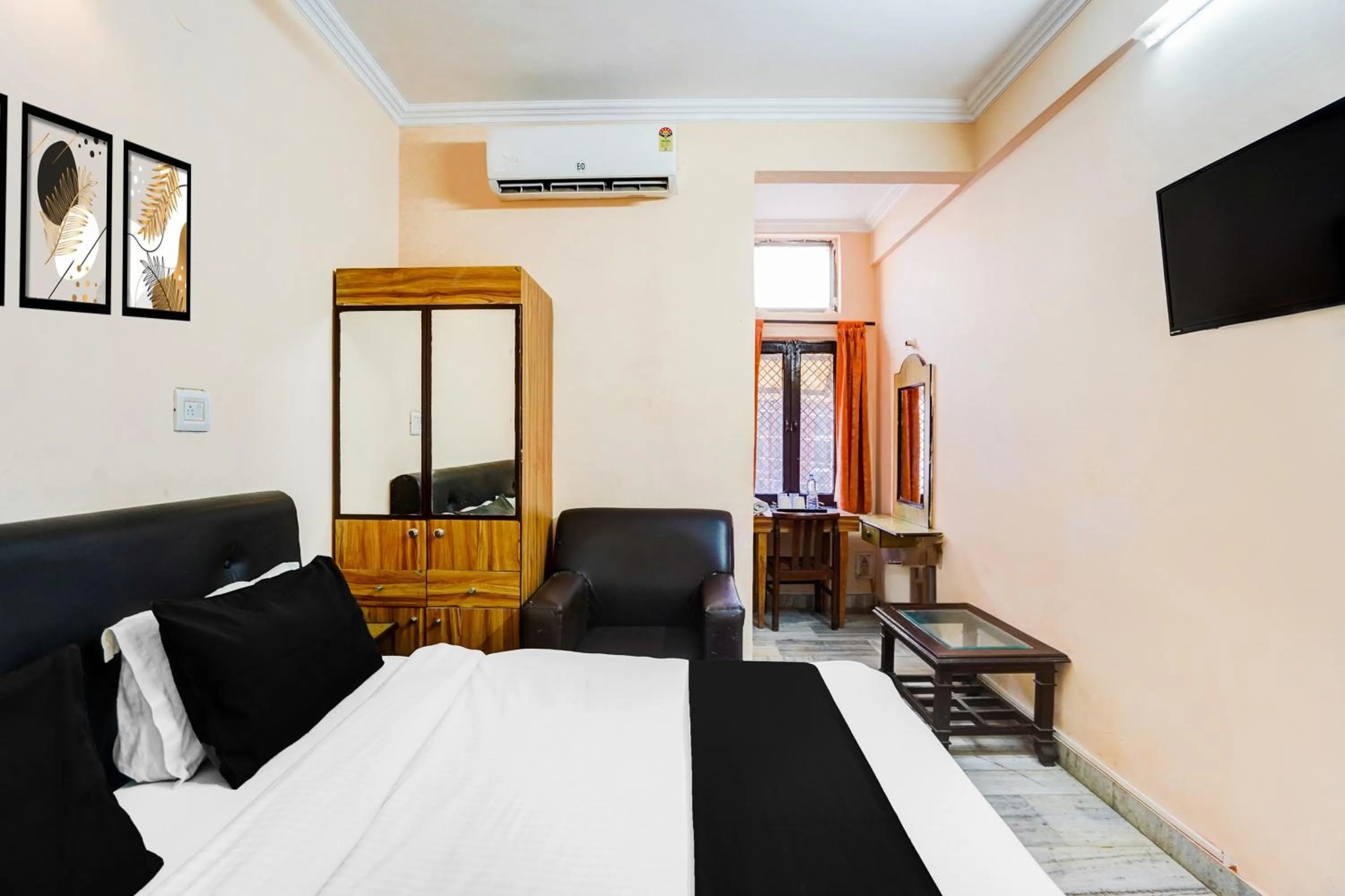 Bedroom, Bed in Super Hotel O Tyagi Road Near Prince Chowk