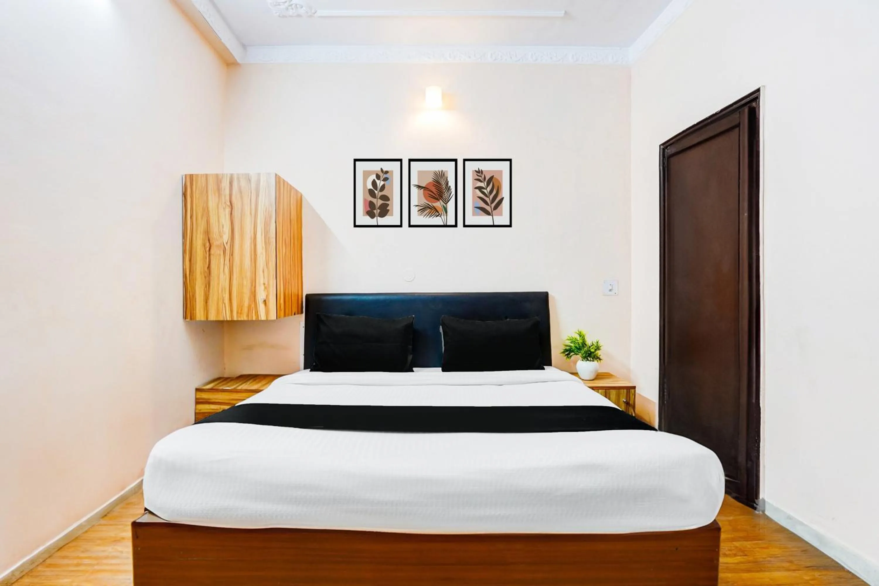 Bedroom, Bed in Super Hotel O Tyagi Road Near Prince Chowk